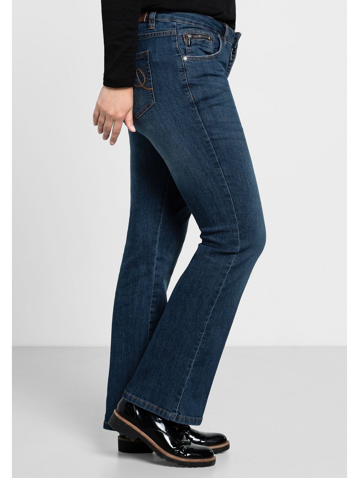 Sheego Bootcut-Jeans Große Größen in 5-Pocket-Form, mit Used-Effekten