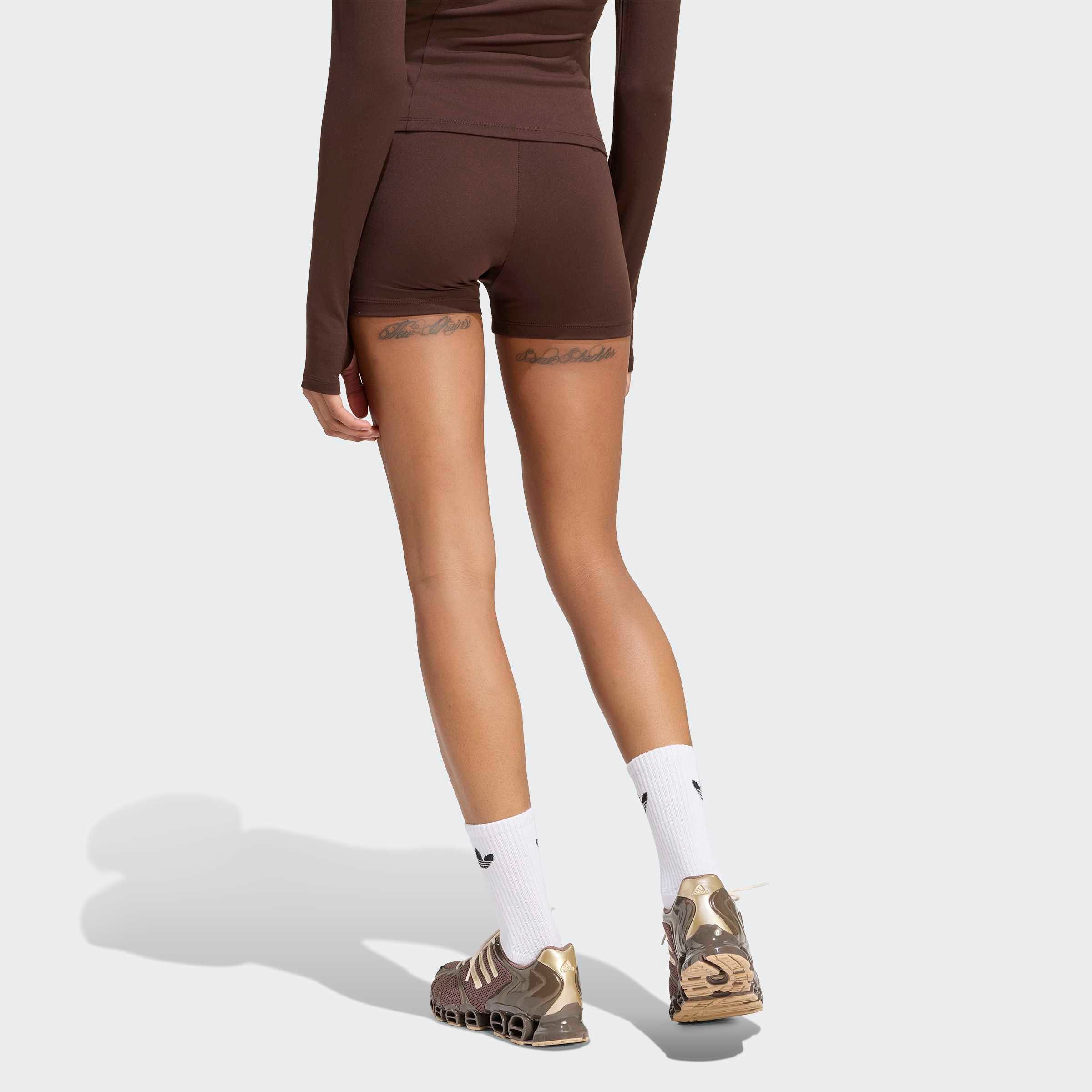 adidas Originals Shorts ESS PES sportlicher Stil, ohne Verschluss, aus Polyester, enger Schnitt