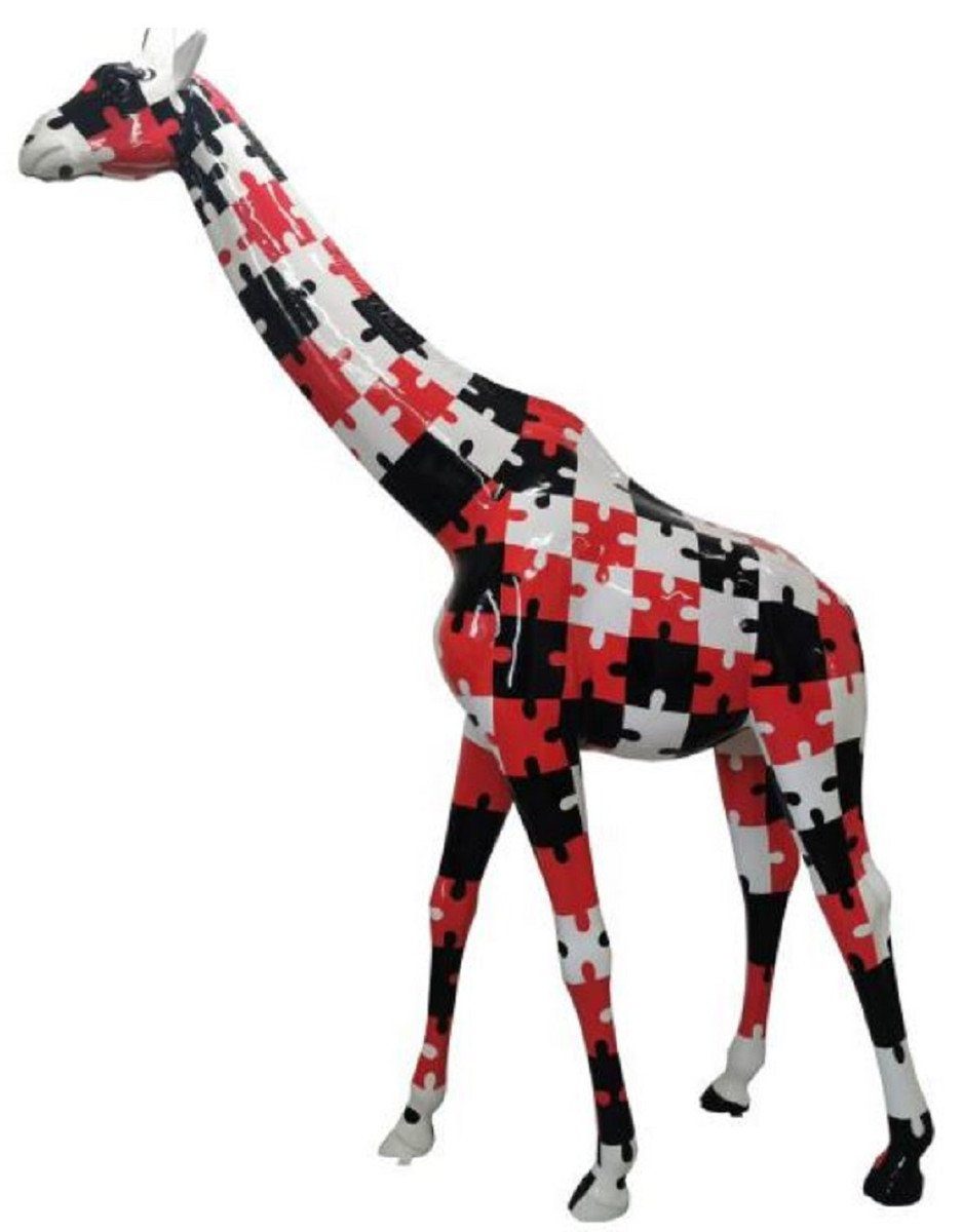 Casa Padrino Skulptur Luxus Deko Skulptur Giraffe Weiß / Schwarz / Rot H. 320 cm - Riesige Gartenskulptur - Lebensgroße Skulptur - XXL Deko Skulptur - XXL Deko Figur - XXL Tierfigur - Garten Deko
