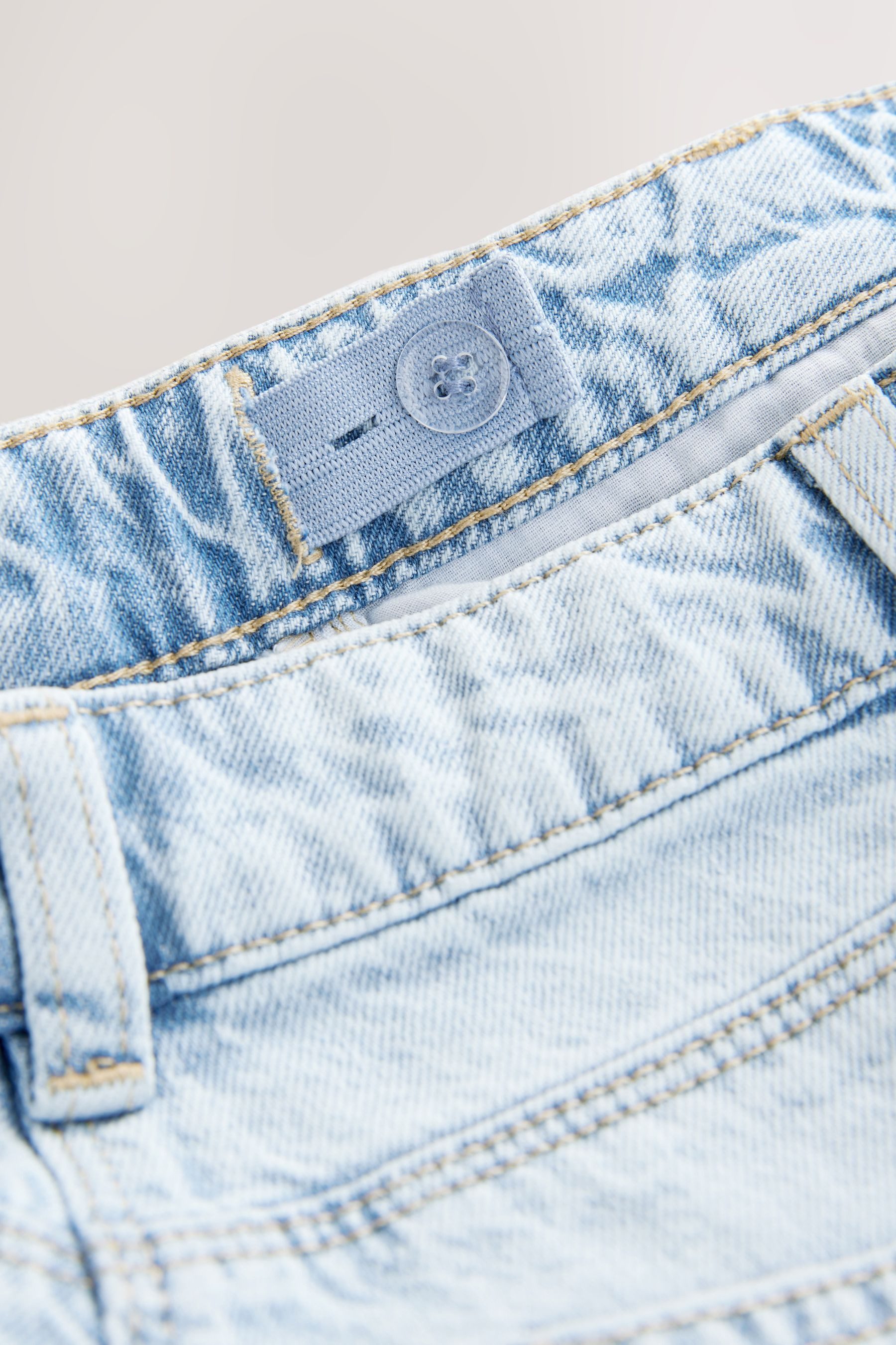 Next Jeansshorts Shorts in Used-Optik mit ausgefransten Rändern (1-tlg) – Bild 5 von 5
