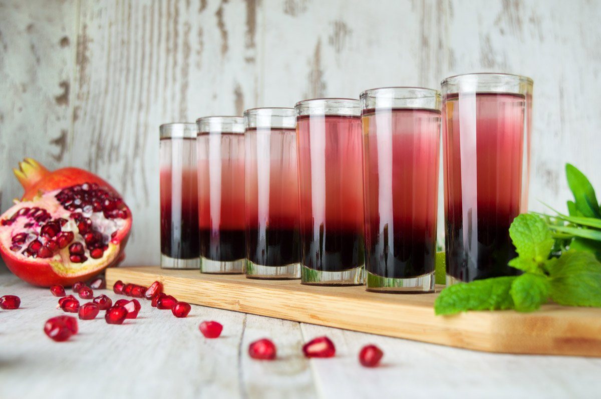 Sendez Schnapsglas 6 Schnapsgläser mit Holzbrett Tequilagläser Wodkagläser Stamper