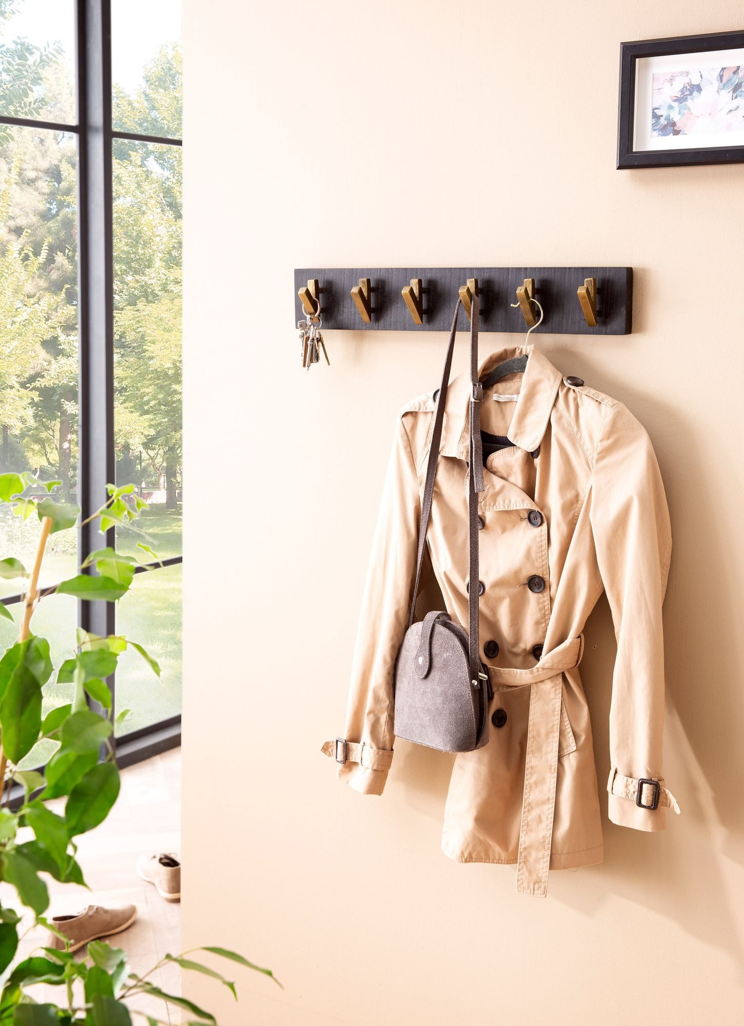 furnicato Garderobe Wandgarderobe Vollholz 60x10x8 cm Schwarz-Gold (1 St), Handgefertigter Kleiderhaken mit 6 Haken für deinen Flurbereich