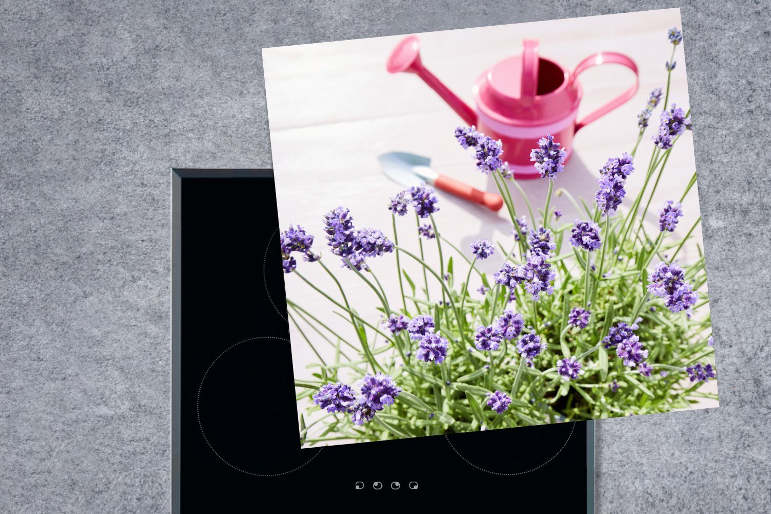 MuchoWow Herdblende-/Abdeckplatte Ceranfeldabdeckung, Gießkanne tlg), Arbeitsplatte Blumen cm, - Lavendel, Vinyl, (1 78x78 - für küche