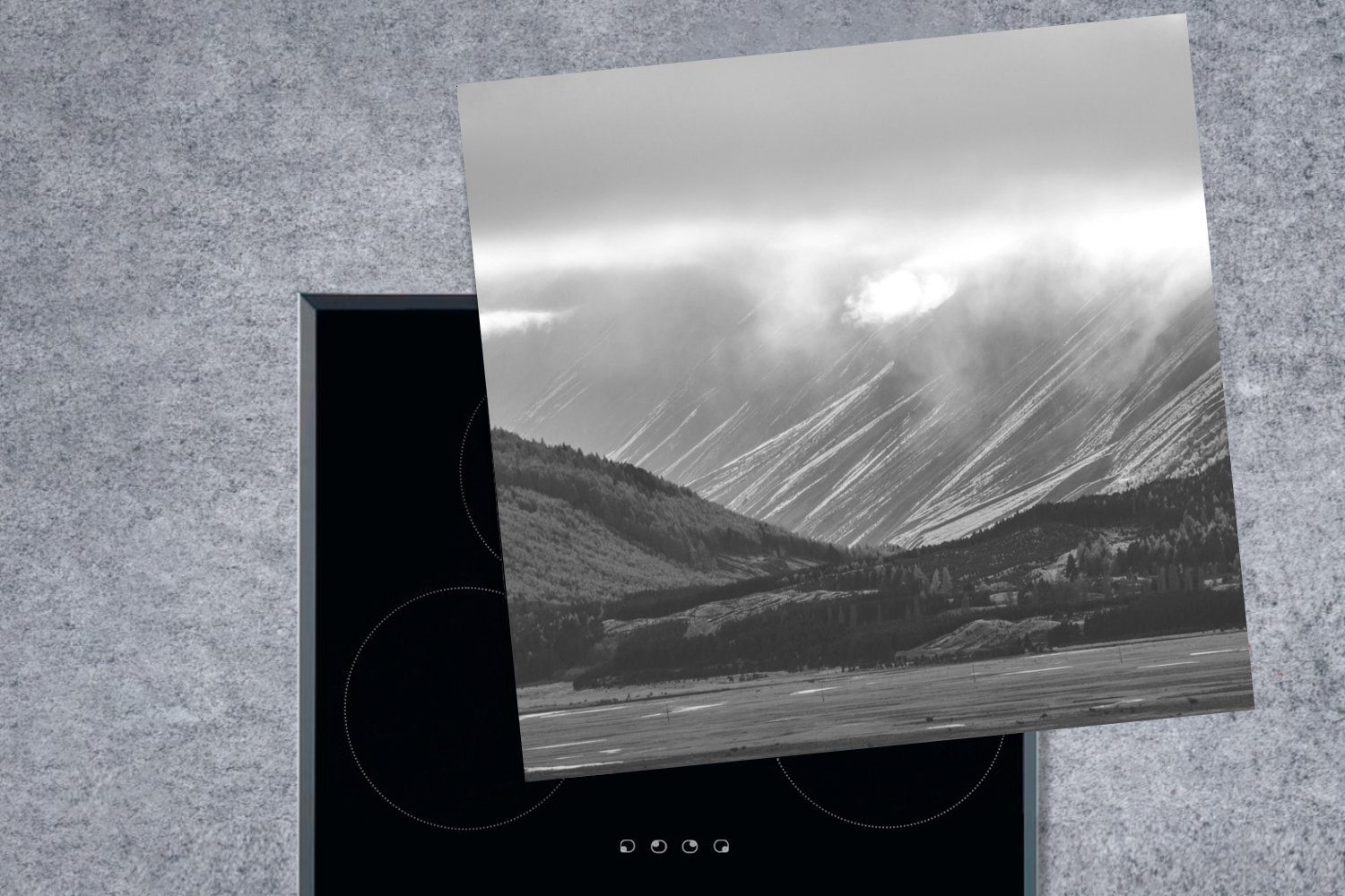 - - Neuseeland cm, Arbeitsplatte tlg), Berg MuchoWow für - 78x78 küche Schwarz Vinyl, Weiß, (1 Herdblende-/Abdeckplatte Ceranfeldabdeckung,