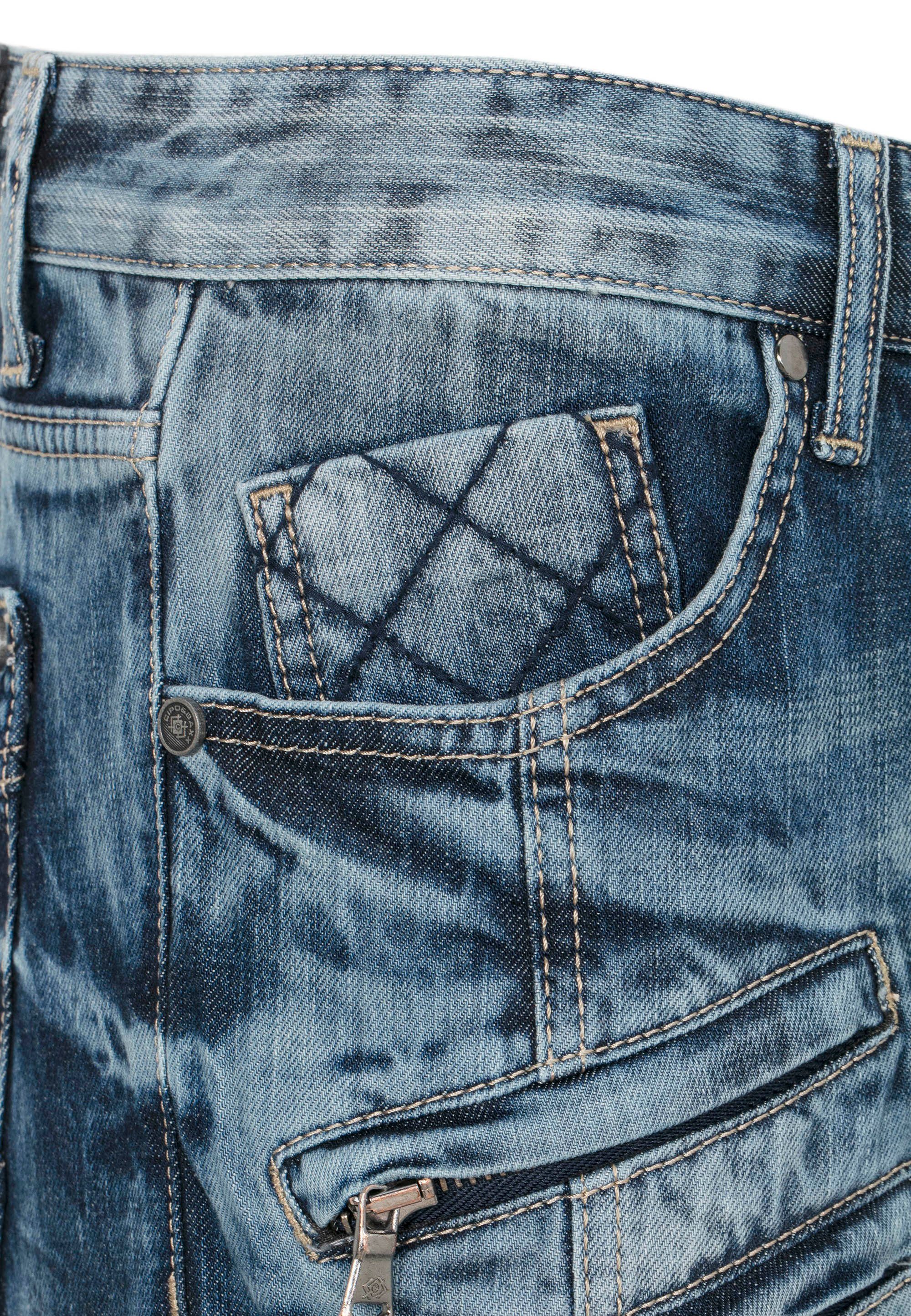 Cipo & Baxx Jeans Bequeme mit Ziernähten markanten