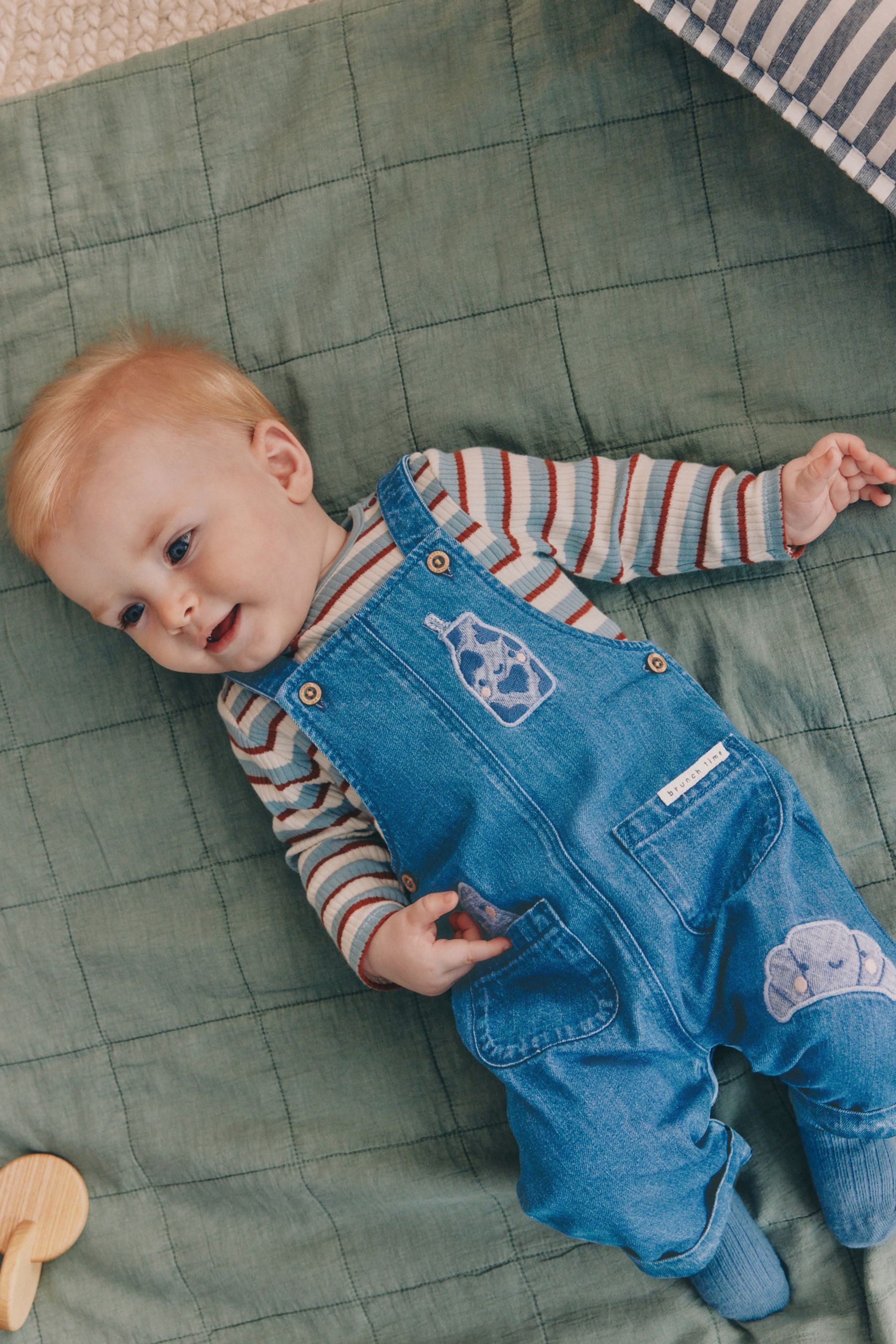 Next Body & Hose Baby Denim-Latzhose und strukturierter Bodysuit (2-tlg)