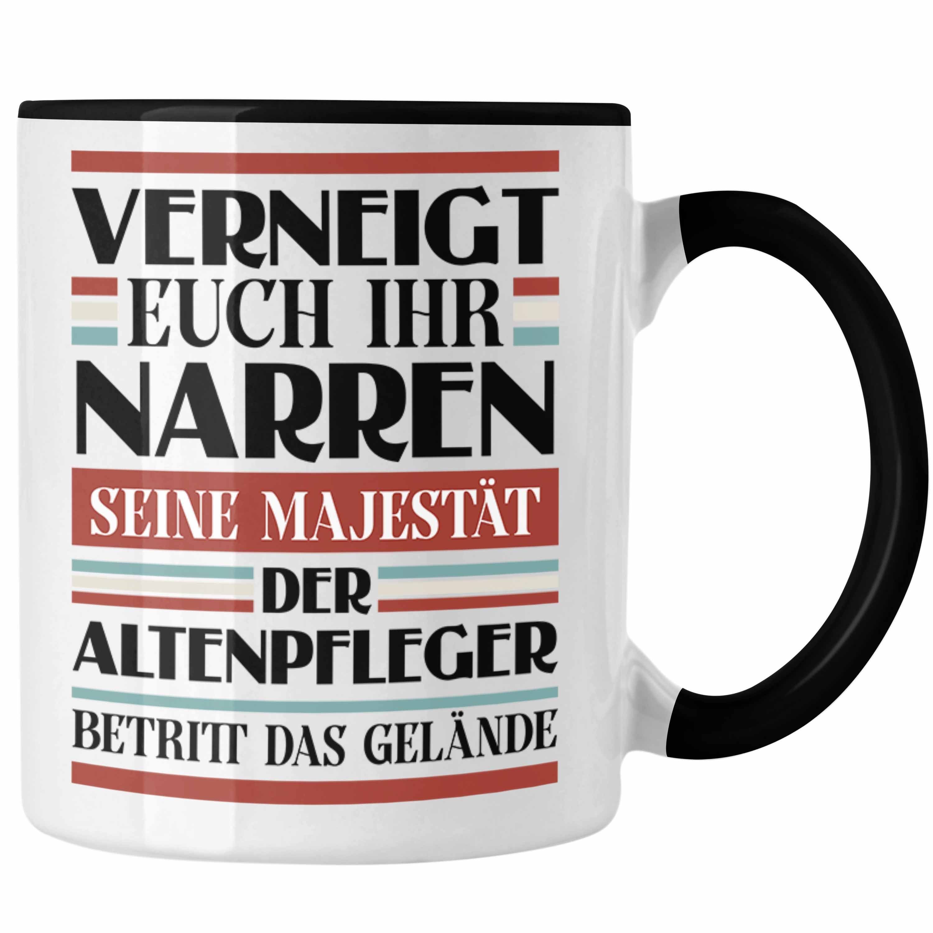 Trendation Tasse Trendation - Altenpfleger Tasse Geschenk Spruch Männer Lustig Verneigt Schwarz