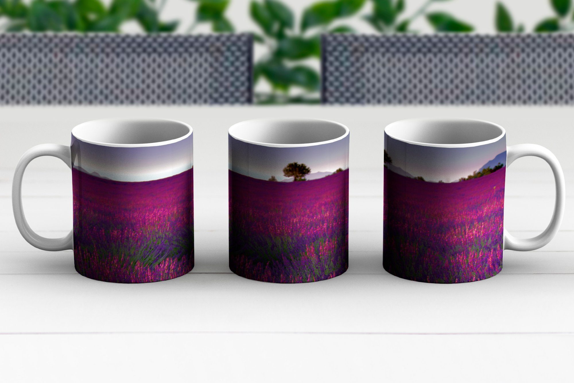 Lila Feld, Kaffeetassen, auf Becher, MuchoWow Lavendelblüten Geschenk Keramik, Teetasse, einem Tasse Teetasse,