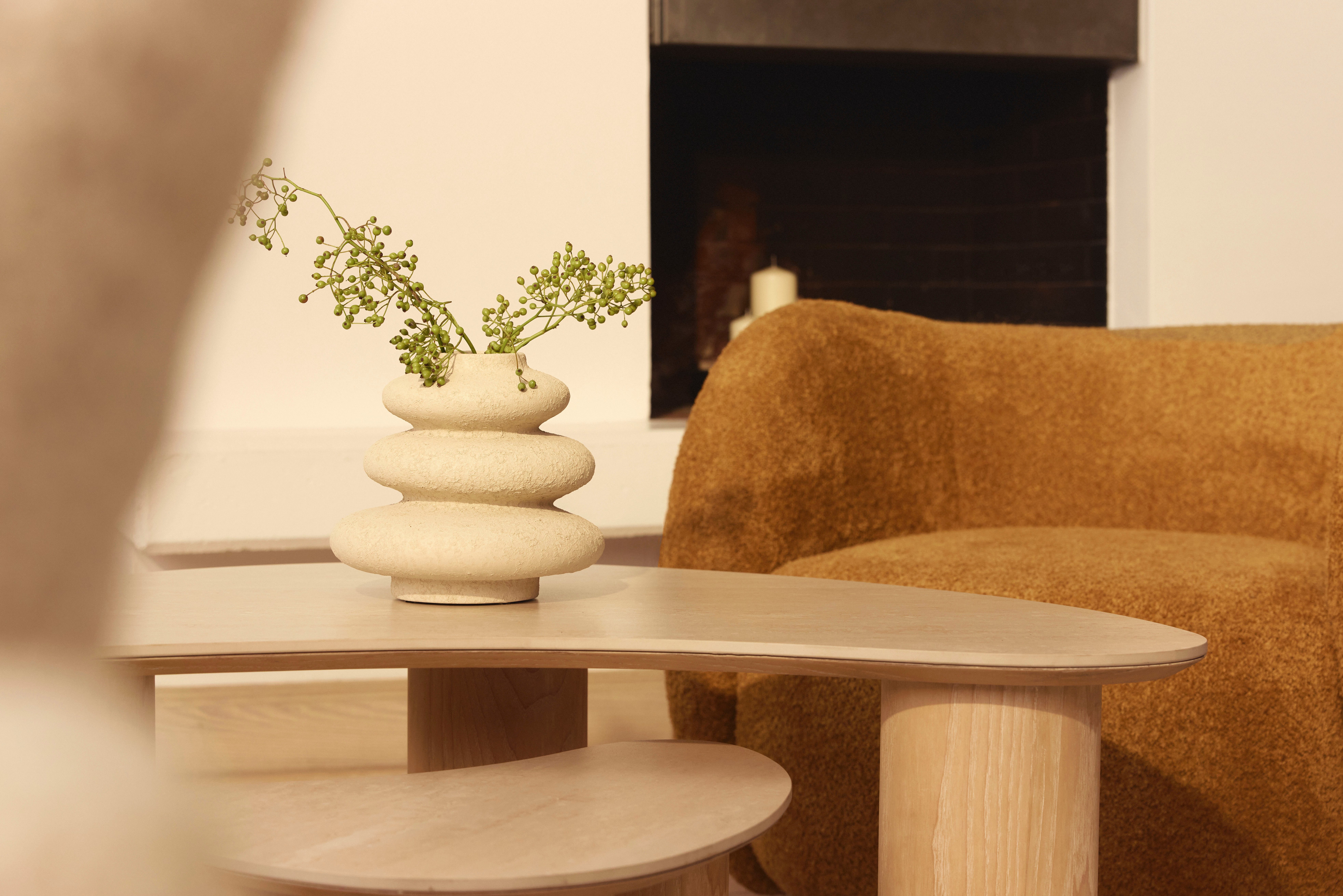 homsy by Ana Johnson Couchtisch Laysy (Set, 2-St), mit einer Keramikplatte und massiven Eschenholzbeinen – Bild 5 von 5