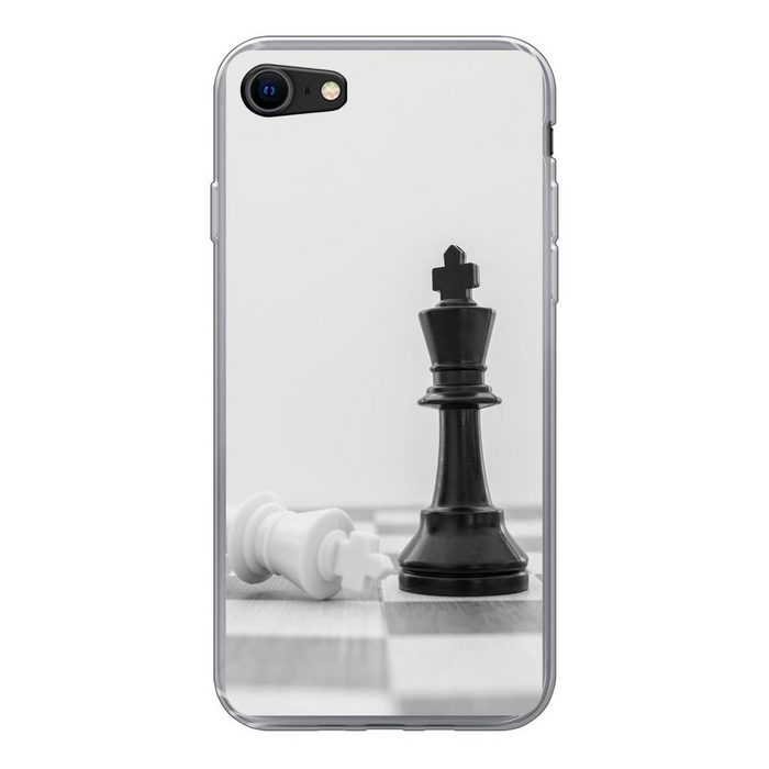 MuchoWow Handyhülle Der weiße und der schwarze König im Schach Handyhülle Apple iPhone 8 Smartphone-Bumper Print Handy Schutzhülle