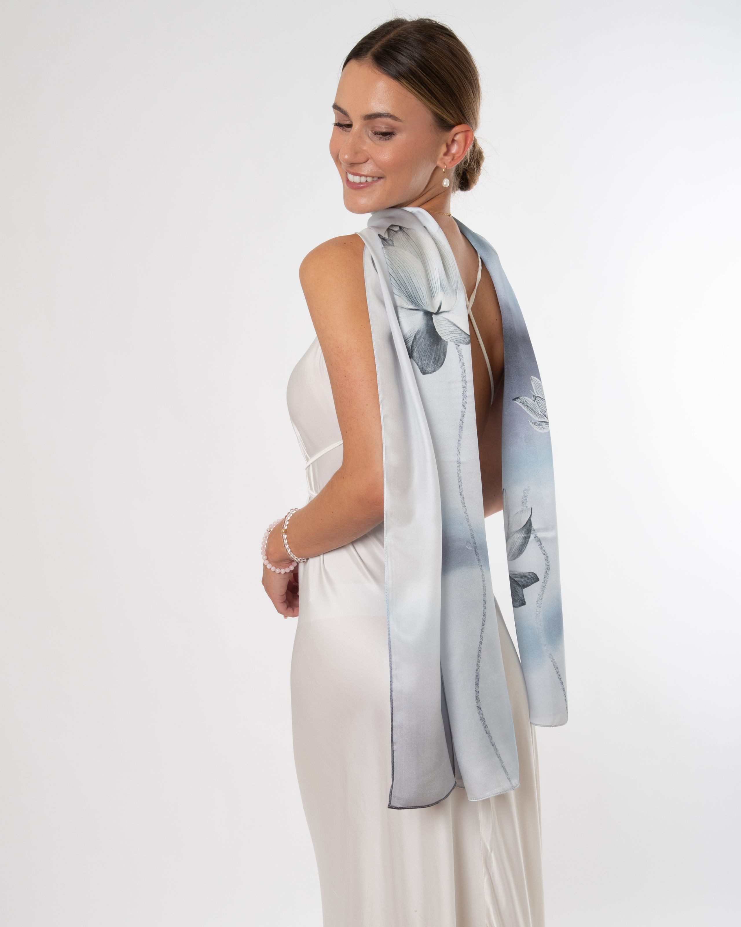 Seidenschal Lotus Grazie 55 x 175 cm, leichter Damenschal, alljährig