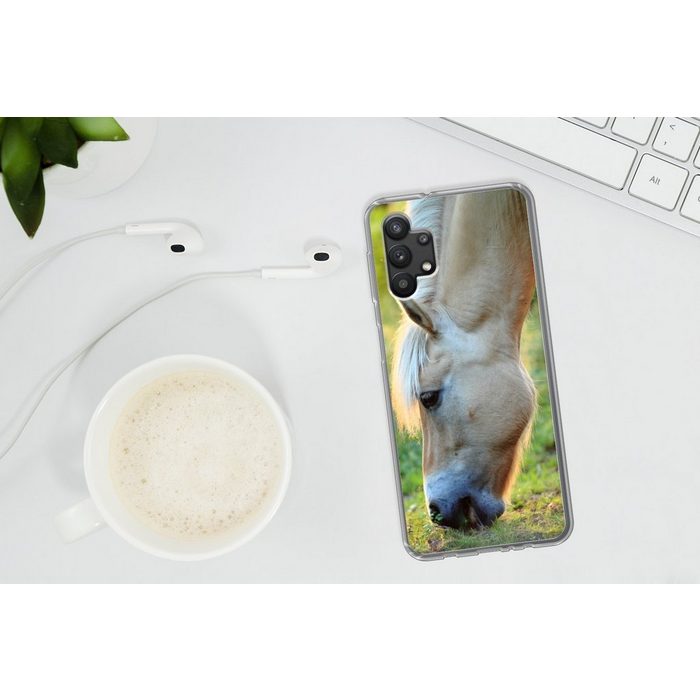 MuchoWow Handyhülle Weidendes Fjordpferd an einem Sommertag Handyhülle Samsung Galaxy A32 5G Smartphone-Bumper Print Handy ZV11121