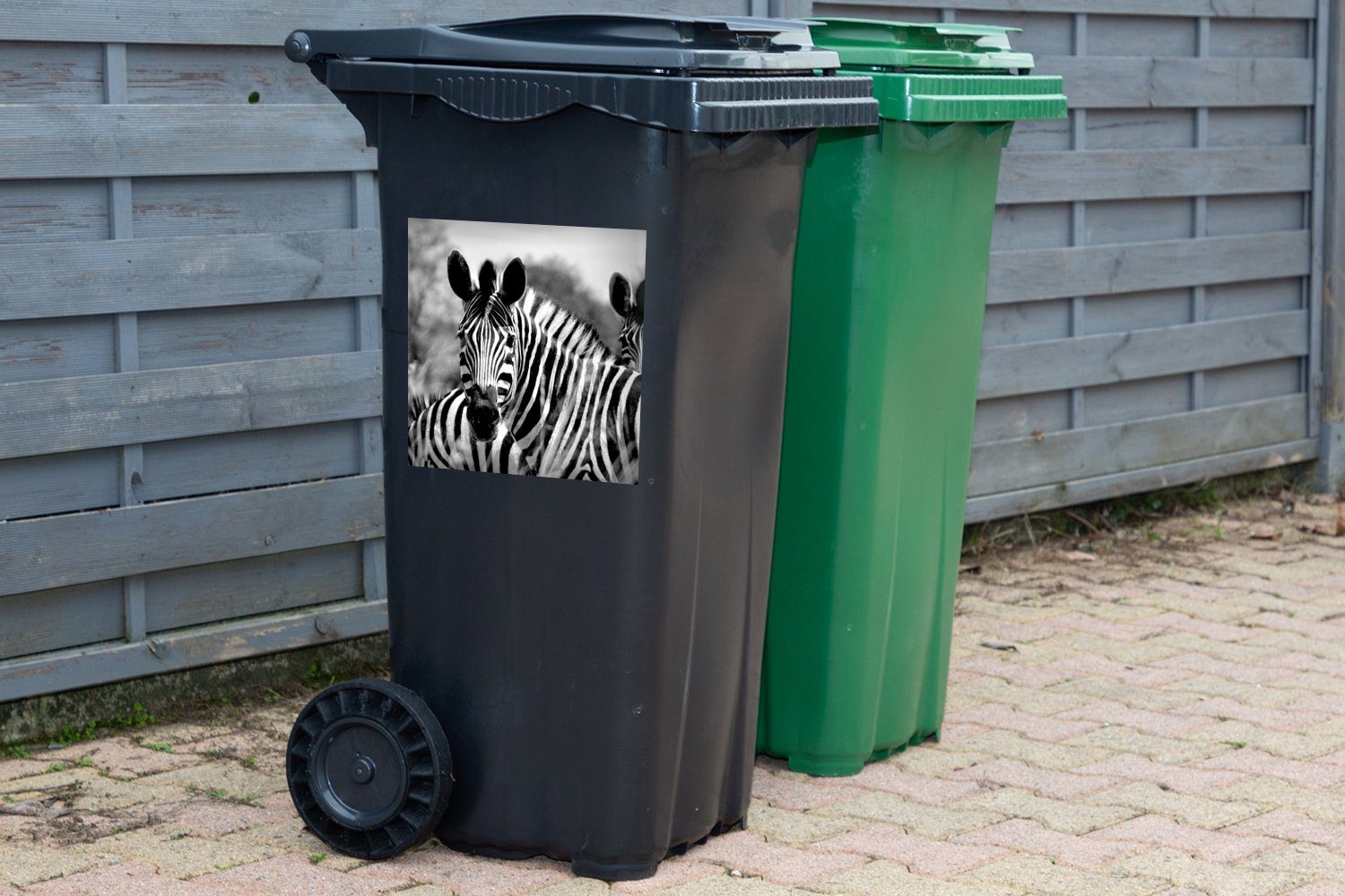 Weiß MuchoWow Mülleimer-aufkleber, - Tiere Container, - - Wandsticker Schwarz Zebra Sticker, St), Abfalbehälter Mülltonne, (1