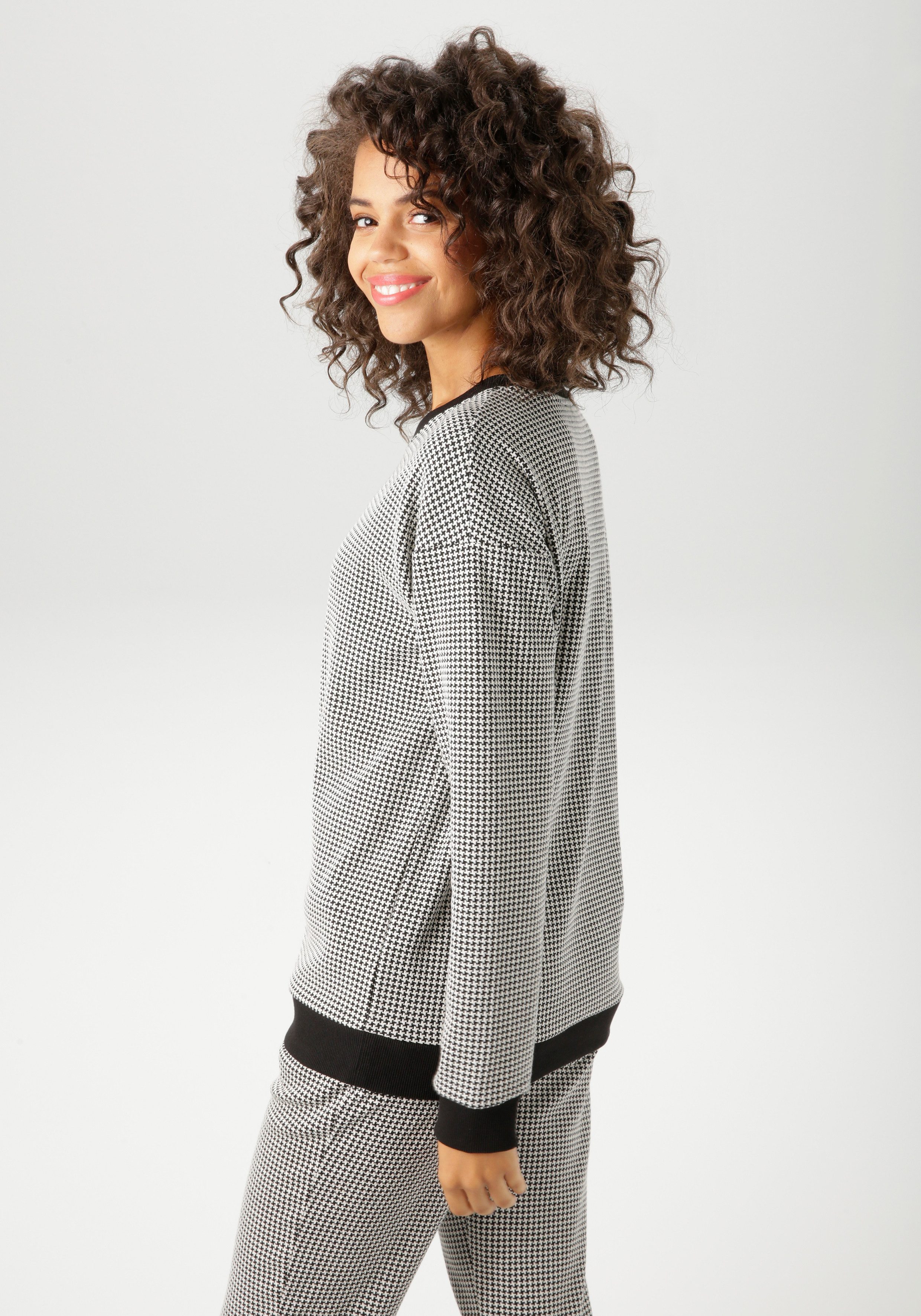 Aniston CASUAL Sweatshirt, mit trendigem Hahnentritt-Muster - NEUE KOLLEKTI günstig online kaufen