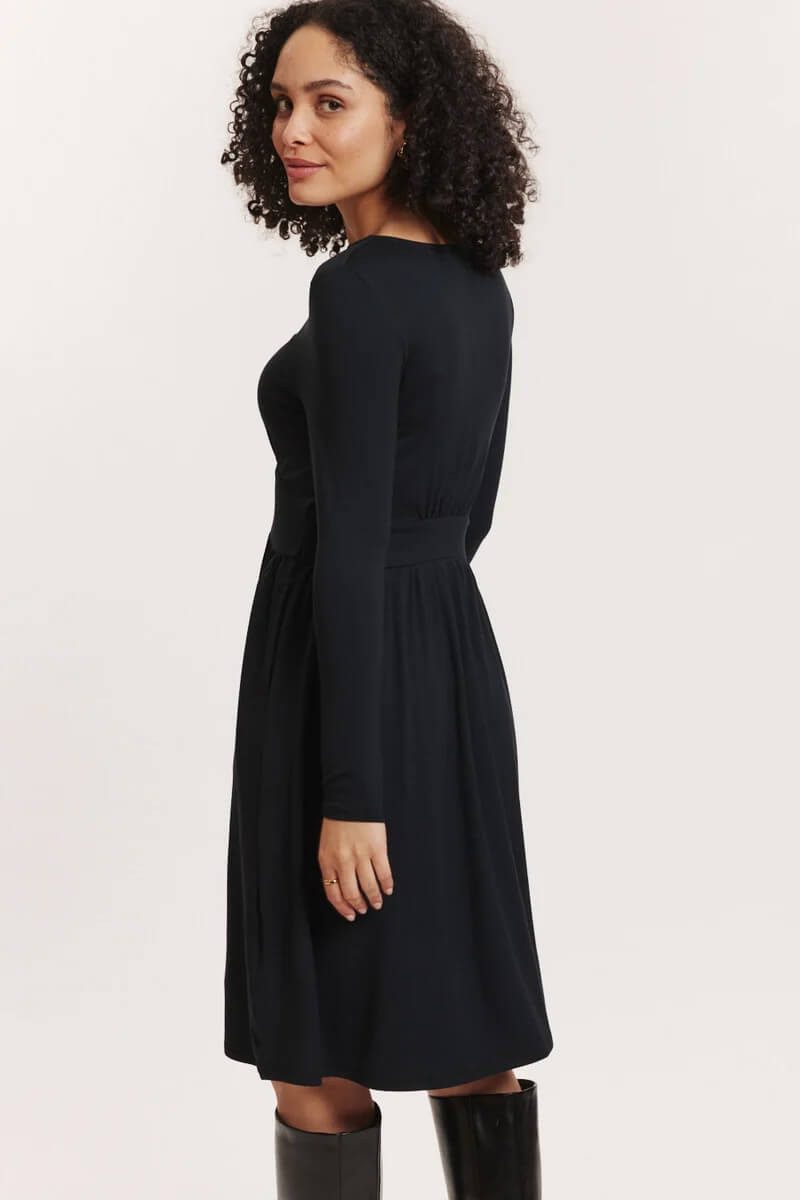 Tranquillo Jerseykleid Damen Corinnee aus EcoVero™ Viskose U-Boot-Ausschnitt feminin Taschen (Einzelartikel) Langarmkleid mit schwingendem Rock & breitem Taille – Bild 3 von 5