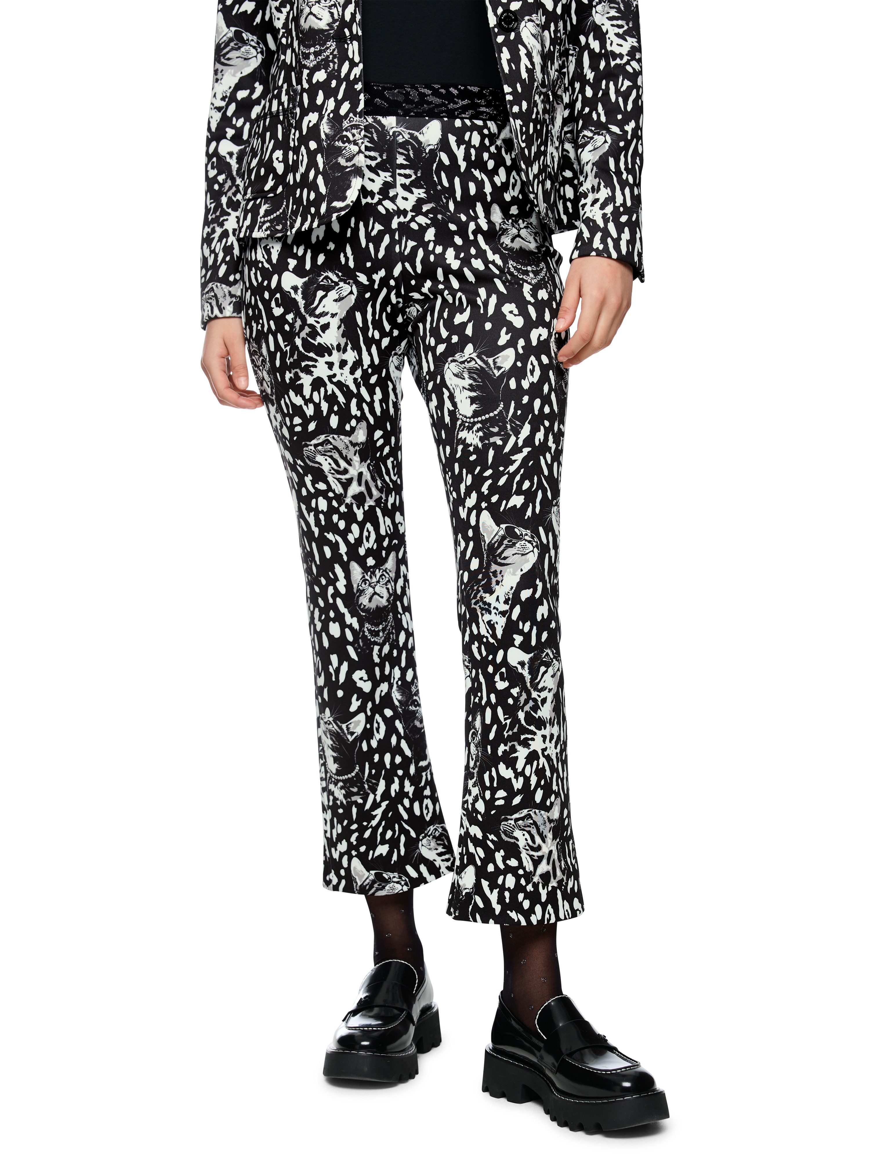 Marc Cain Schlupfhose Cattitude Premium Damenmode Model FREDERICA mit Print