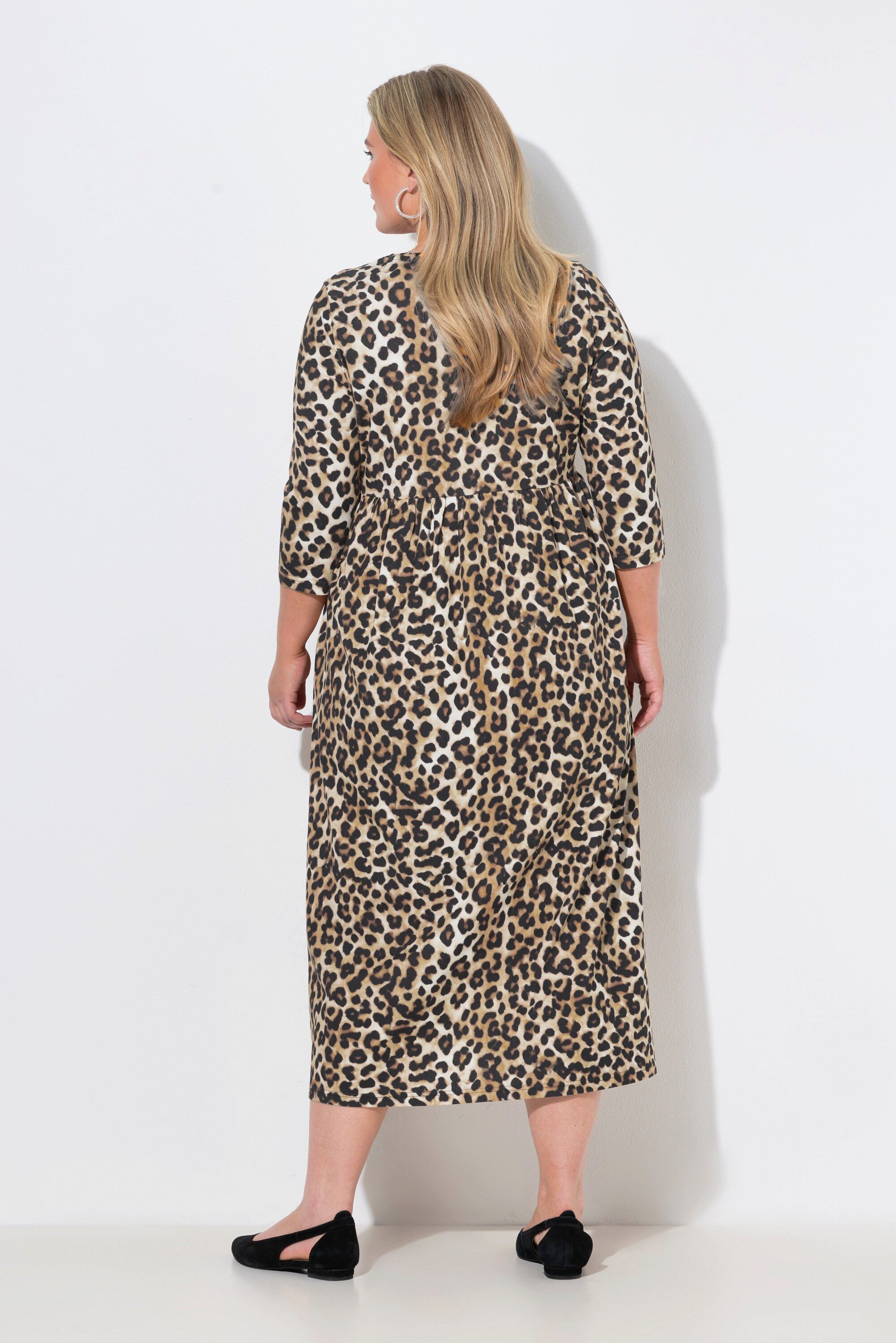 Ulla Popken Maxikleid Maxikleid Leomuster V-Ausschnitt 3/4-Arm Taschen