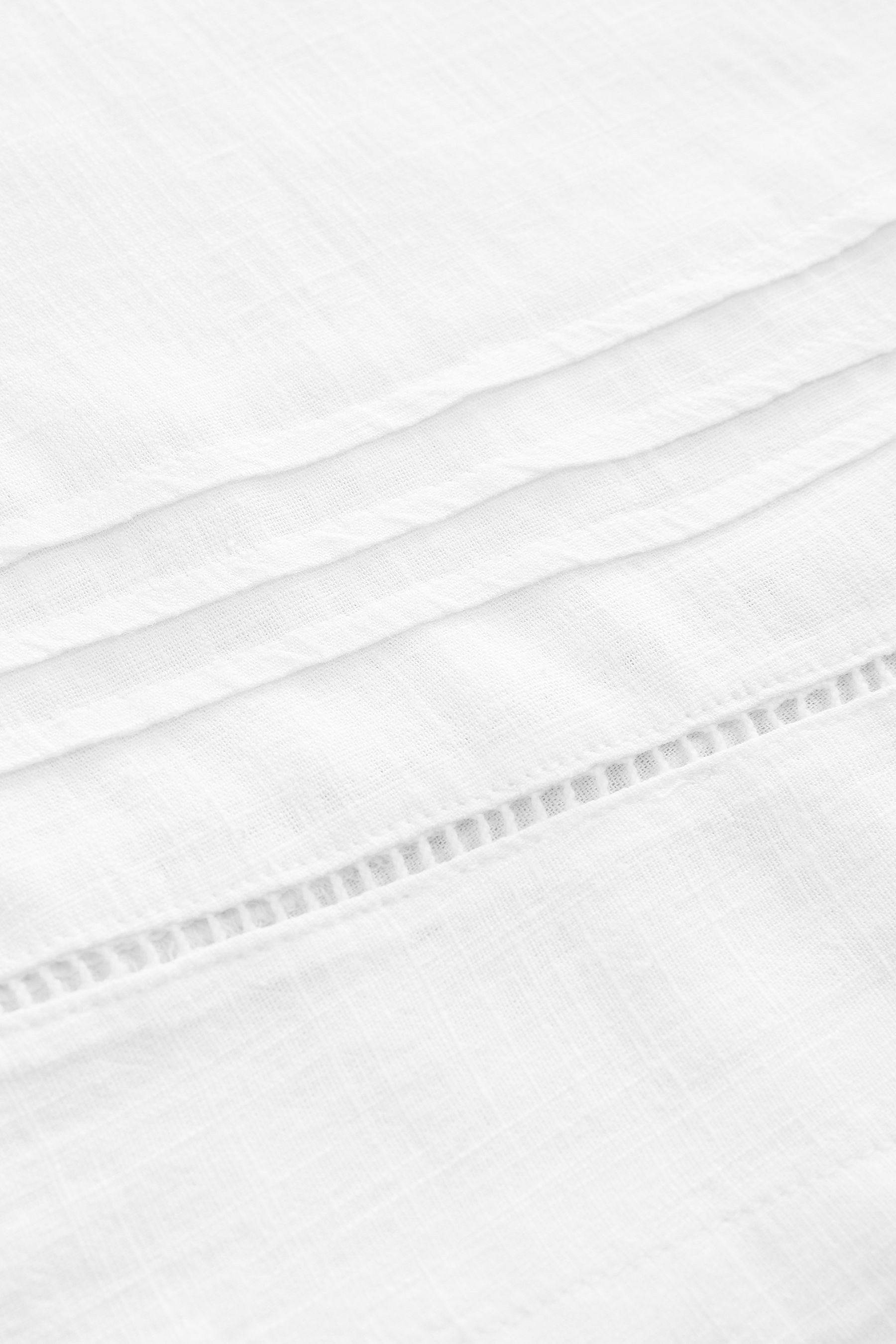 Next Minikleid Minikleid mit V-Ausschnitt und Rüschenärmeln (1-tlg)