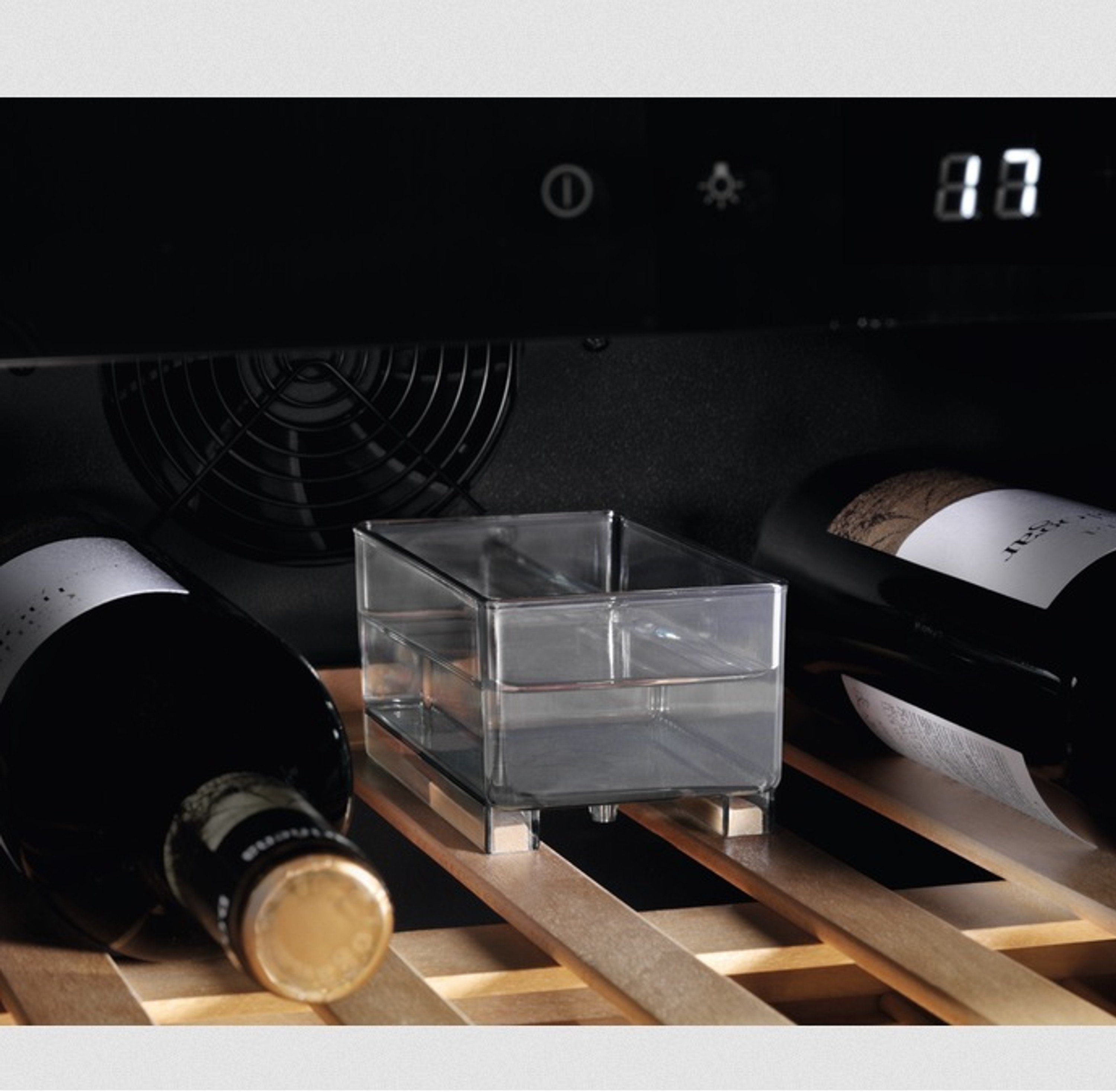 AEG Einbauweinkühlschrank AWUS052B5B, für 0,75l,Single-Zone Standardflaschen á Holzablagen,Obere 52 LED-Beleuchtung Pro,Ausziehbare