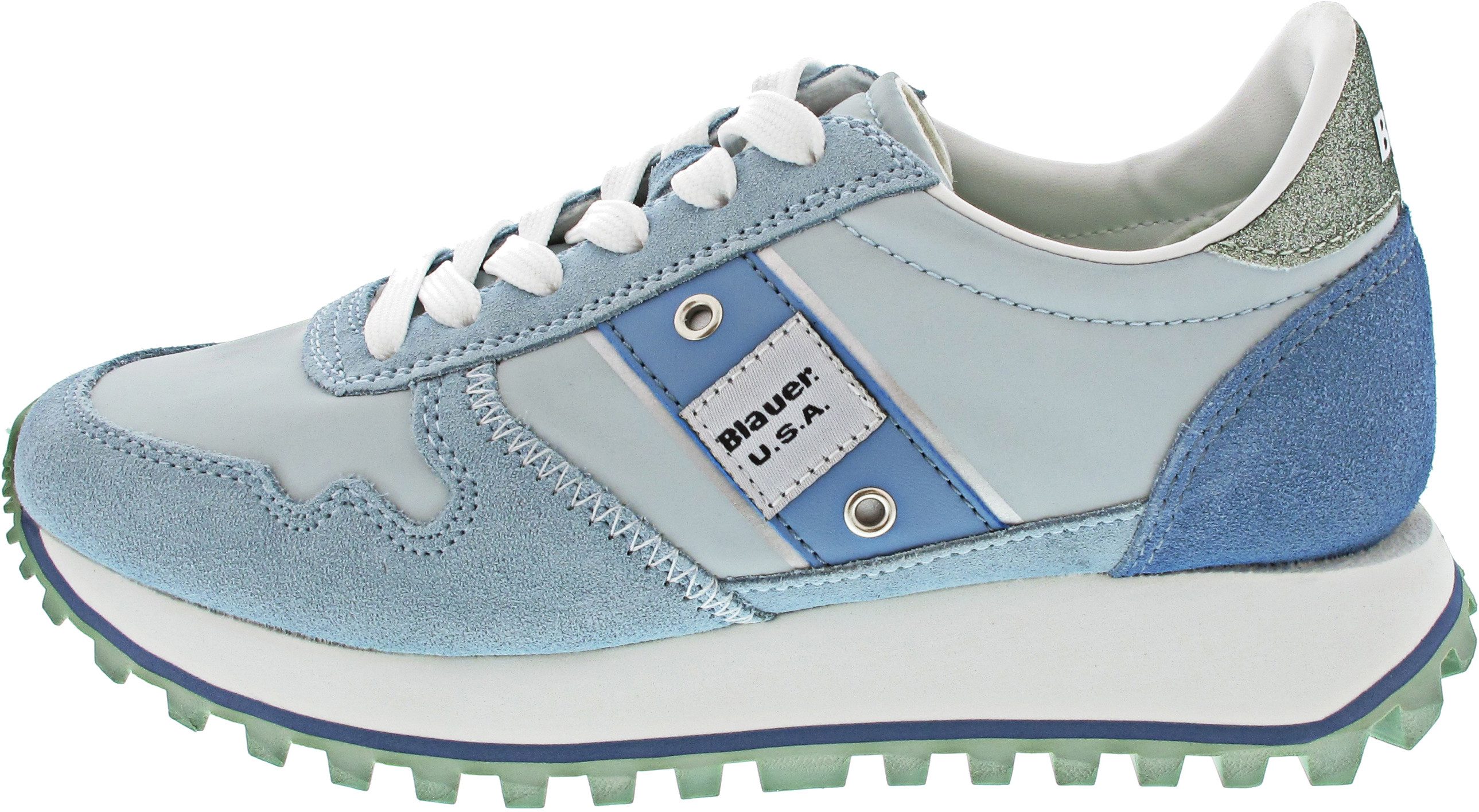 Blauer Sneaker
