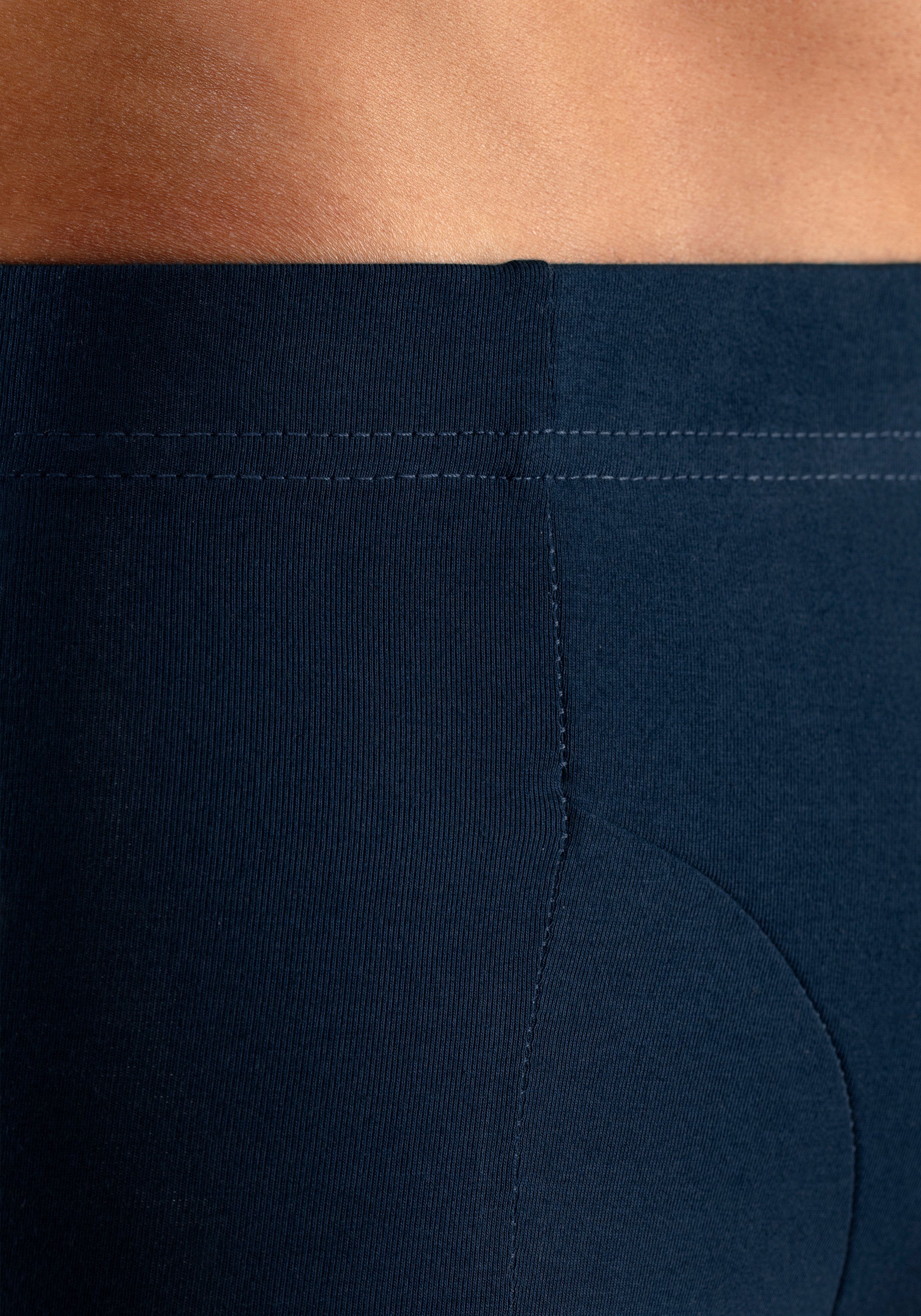 Bench. Boxer Boxershorts für Herren (Dose, 4-St) Unterhosen in der Dose mit kleinem Logodruck auf dem Bein – Bild 4 von 5