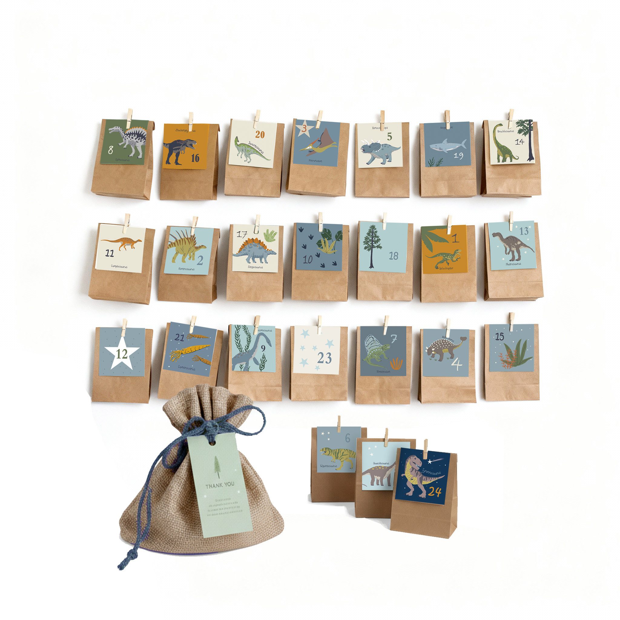 Designforlittleones befüllbarer Календарі Календарі Dinosaurier DIY, befüllbar, 24 Karten, 24 Kraftpapierbeutel, 24 Miniholzklammern, Jutesäckchen