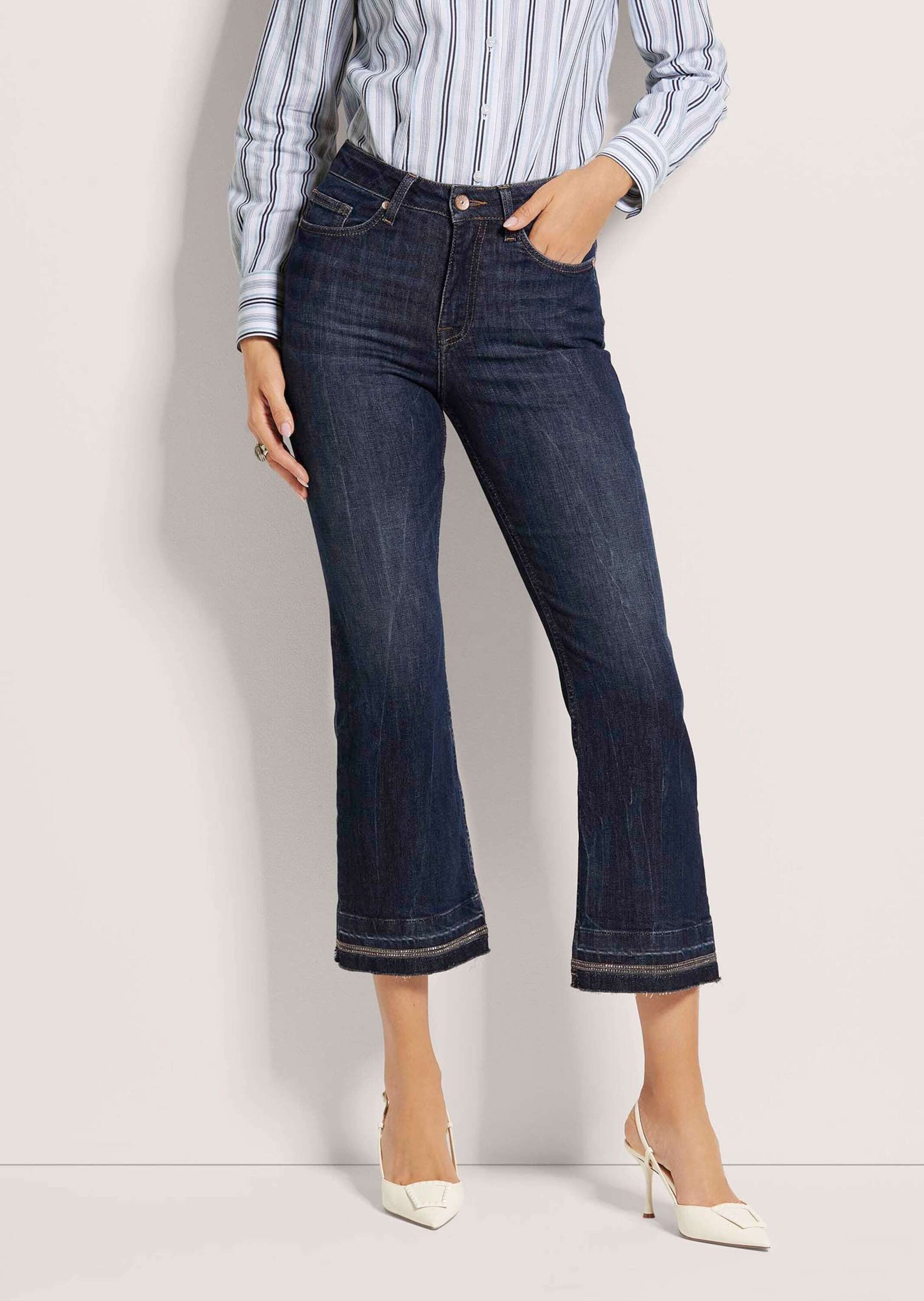 Gerade Jeans Ausgestellte Jeans mit Strass-Deko und Fransen