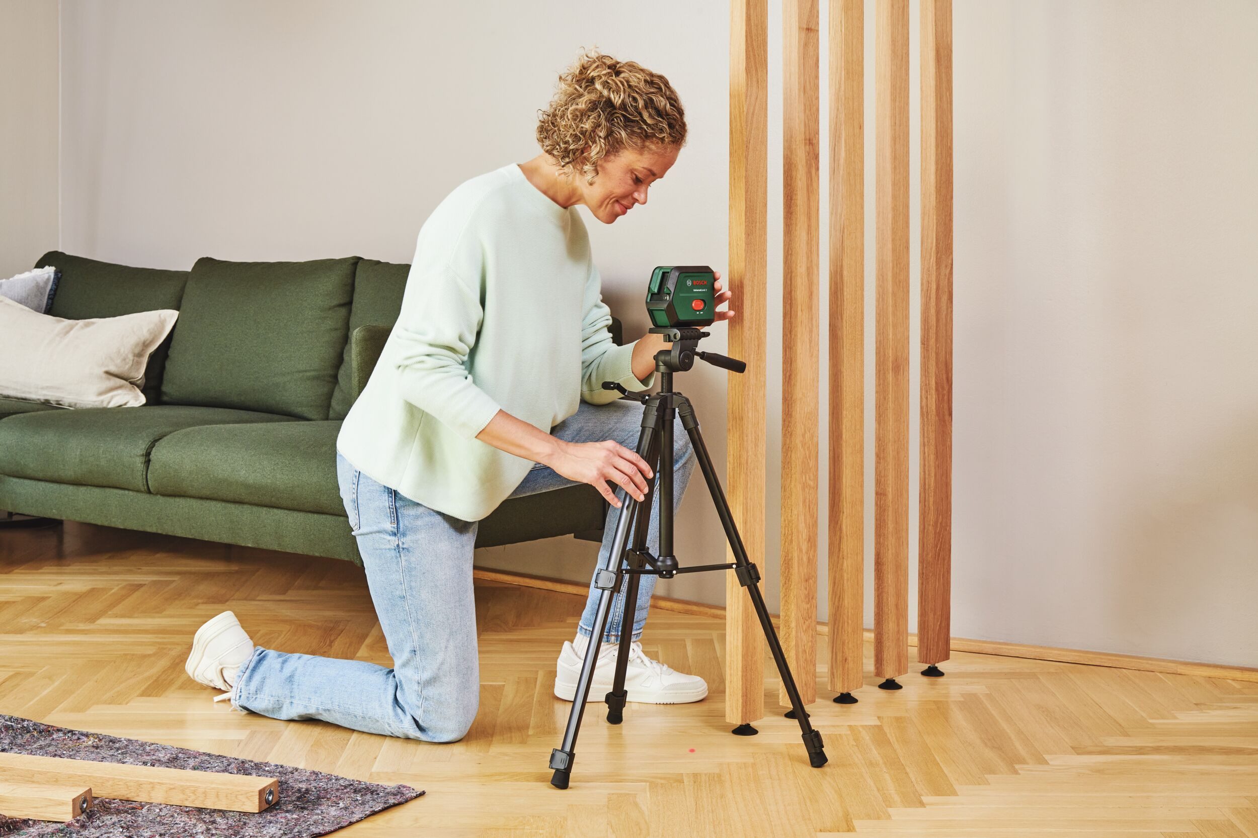 BOSCH Punkt- und Linienlaser UniversalLevel 2, Kreuzlinien-Laser m. Lotfunktion m. 2 x 1,5 V Batterie LR6 - in