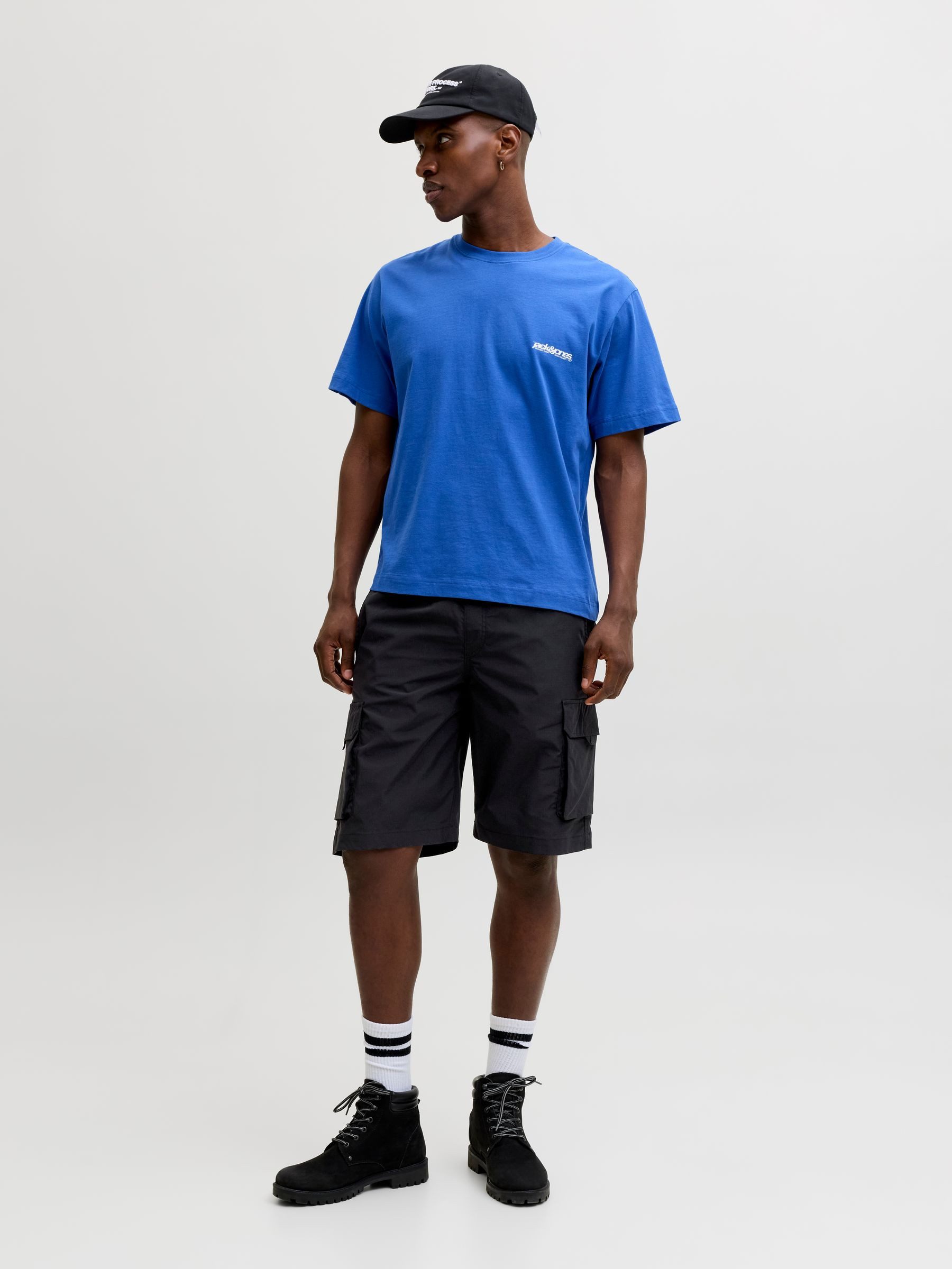 Jack & Jones Cargoshorts Moderner Casual Look Knielang Cargotaschen Lässiger Fit für Herren (1-tlg) Normal Fit Einfarbig schnell trocknend Kordelzug Casual-Style