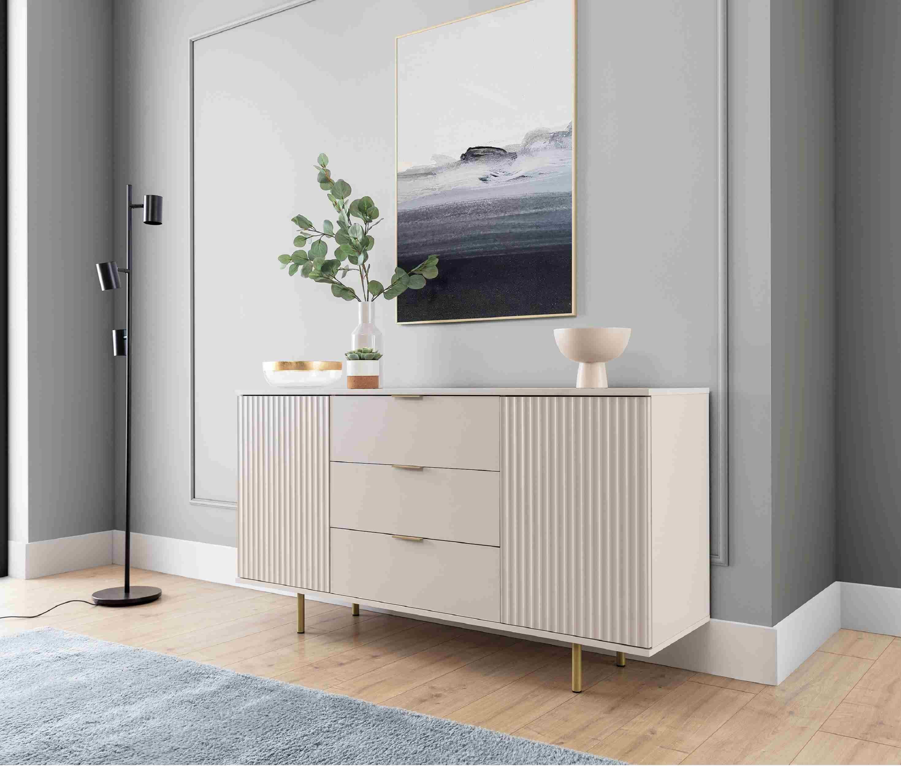 Furnix Kommode Nadija K2D3SZ Sideboard mit Schubladen und Metallfüßen Farbauswahl, Lamellenoptik, pflegeleicht, Made in EU