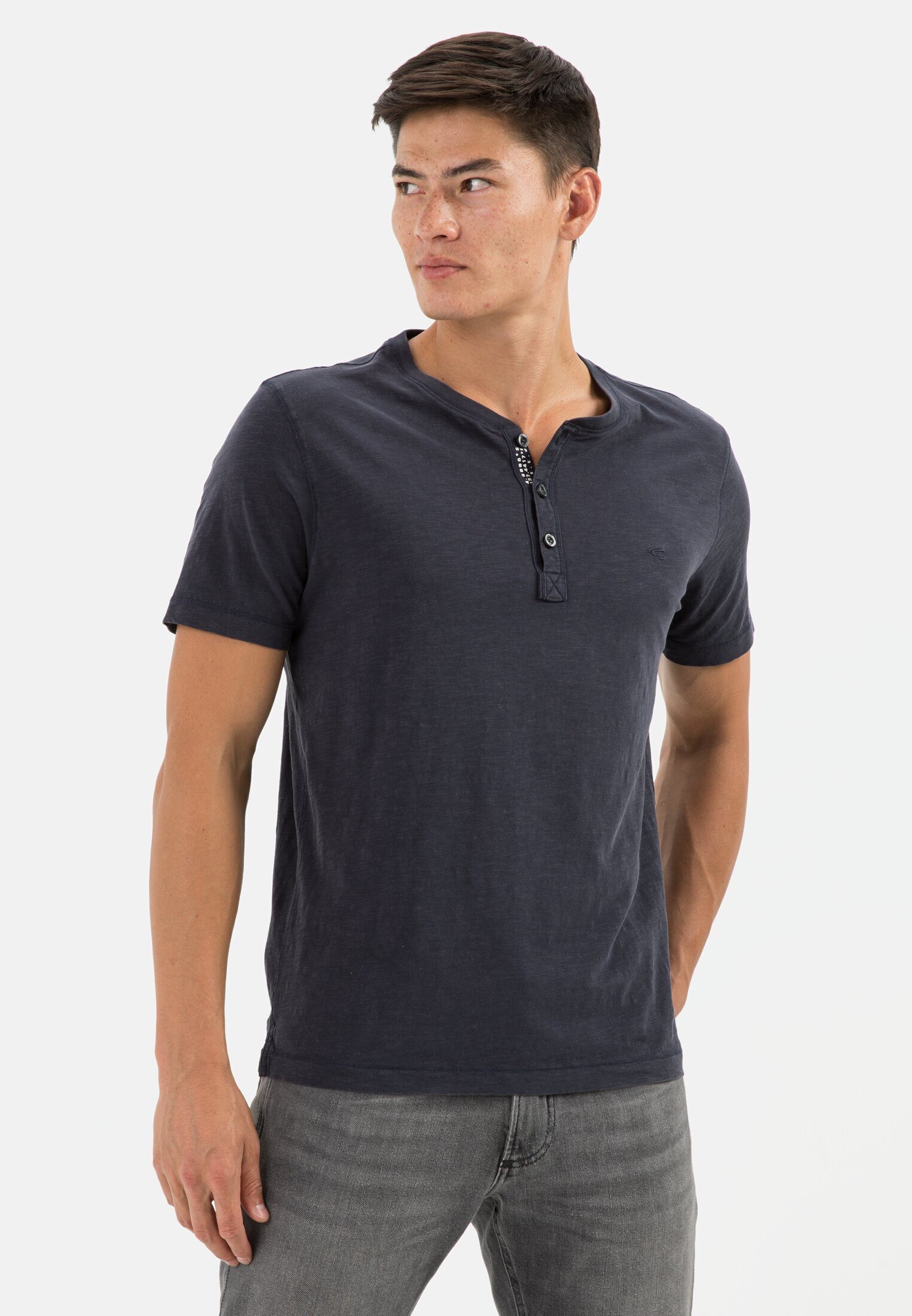 Dunkelblau camel Henleyshirt active