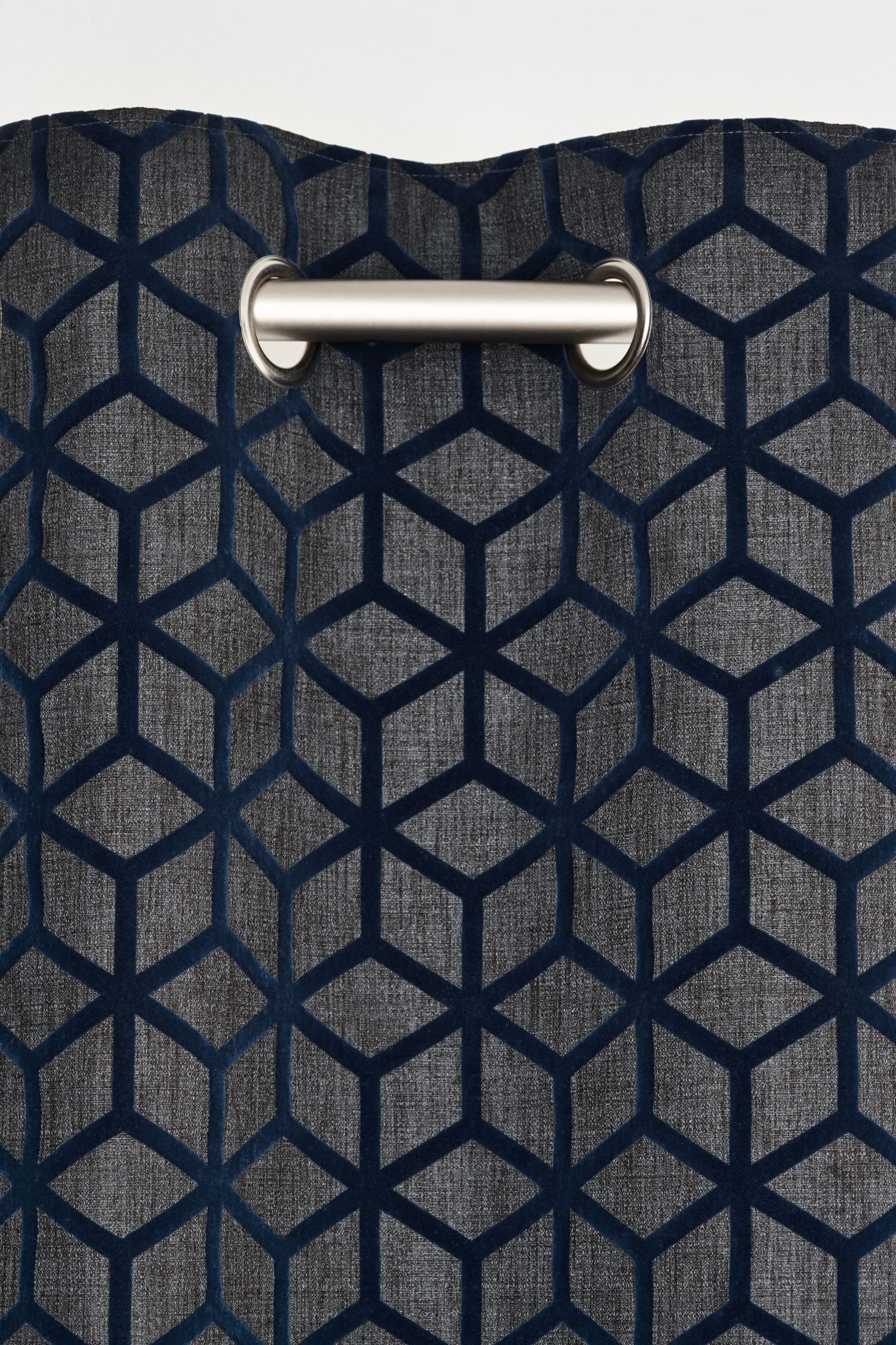 geometrischem Next, Muster, Ösenvorhänge Beflockte Navy Vorhang (2 mit Blue St)