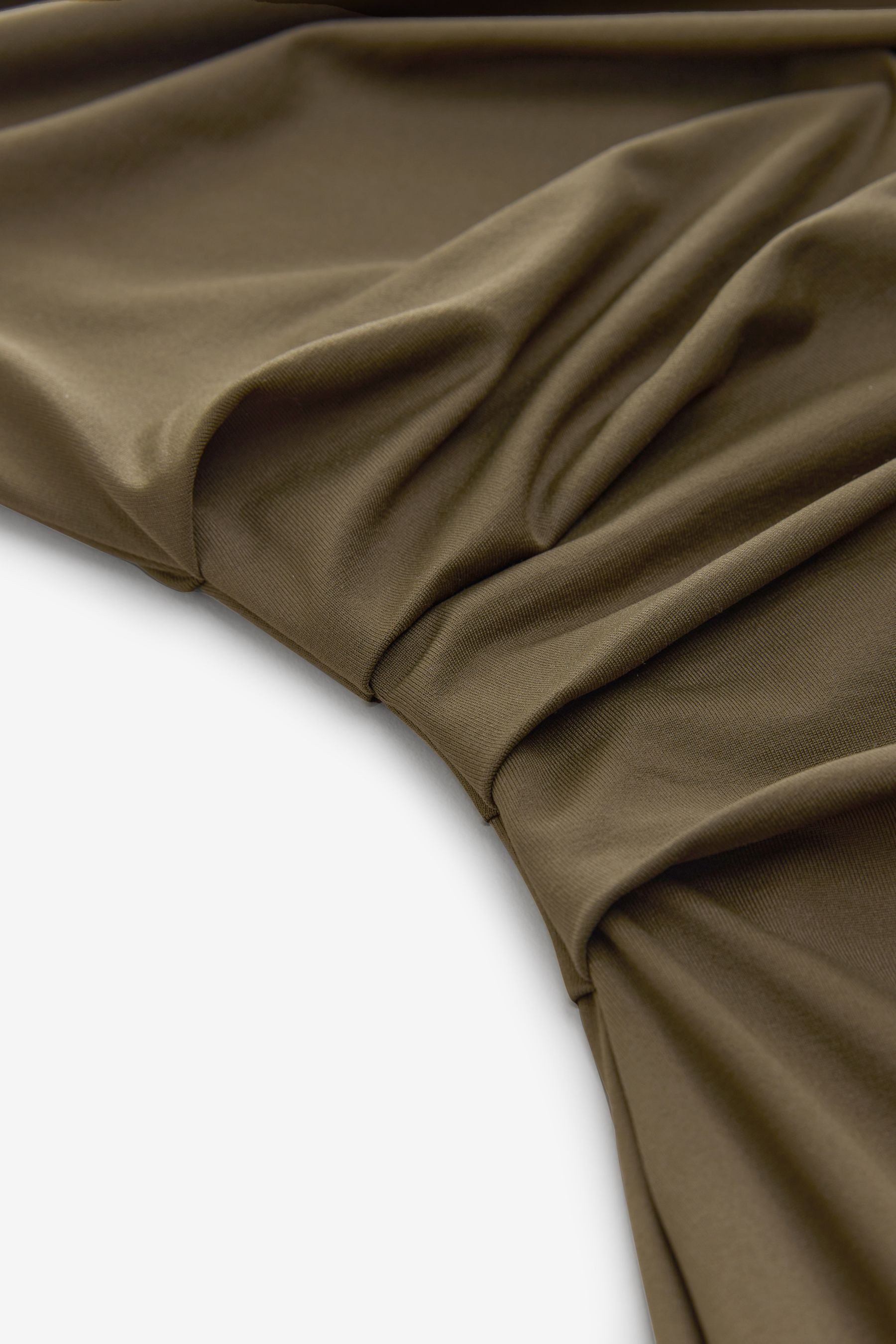 Next Midikleid Fließendes Off-Shoulder-Midikleid mit Raffung (1-tlg)
