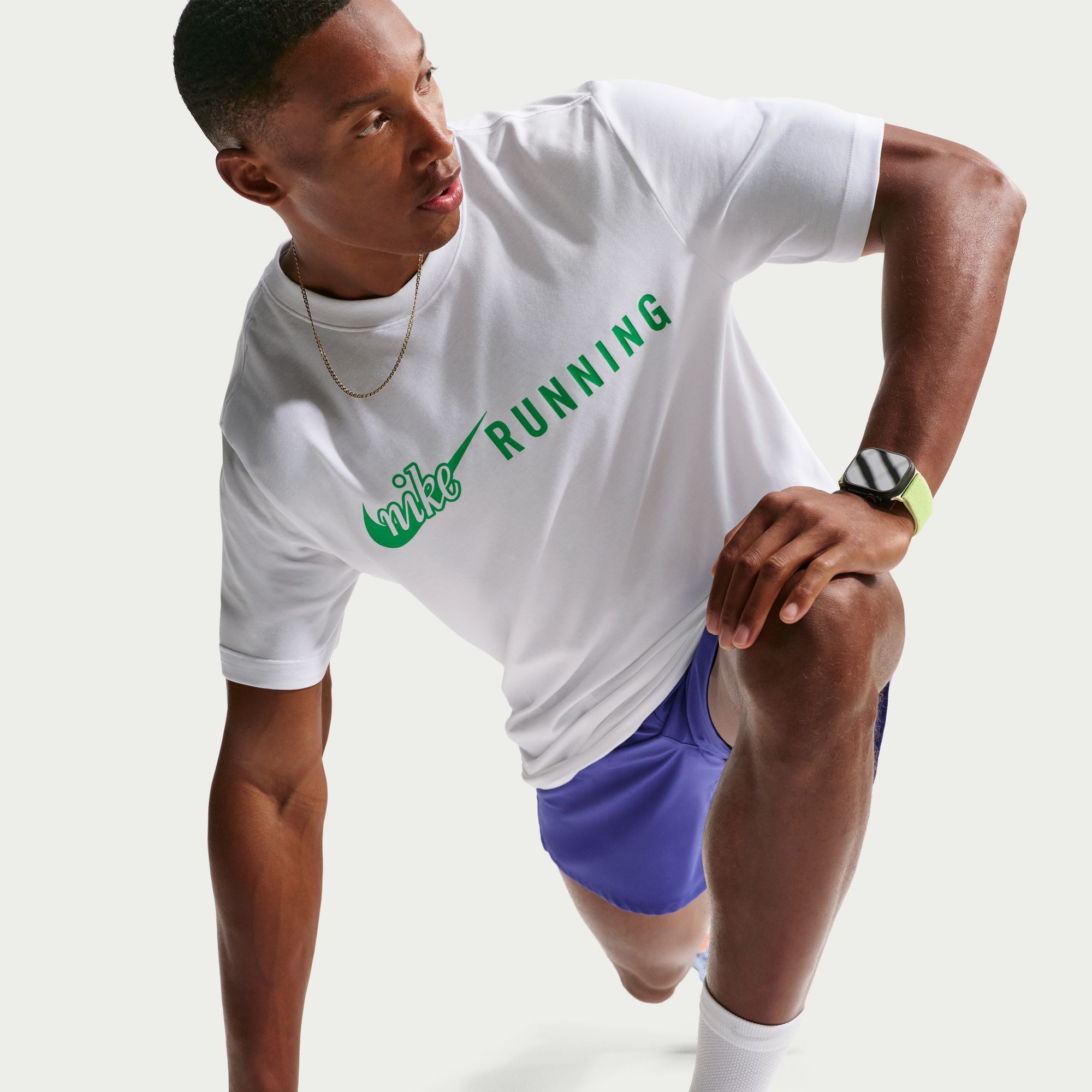 Nike Laufshirt Nike Men's Dri-FIT T-Shirt für Training und Alltag, erhältlich in den Größen S bis XXL