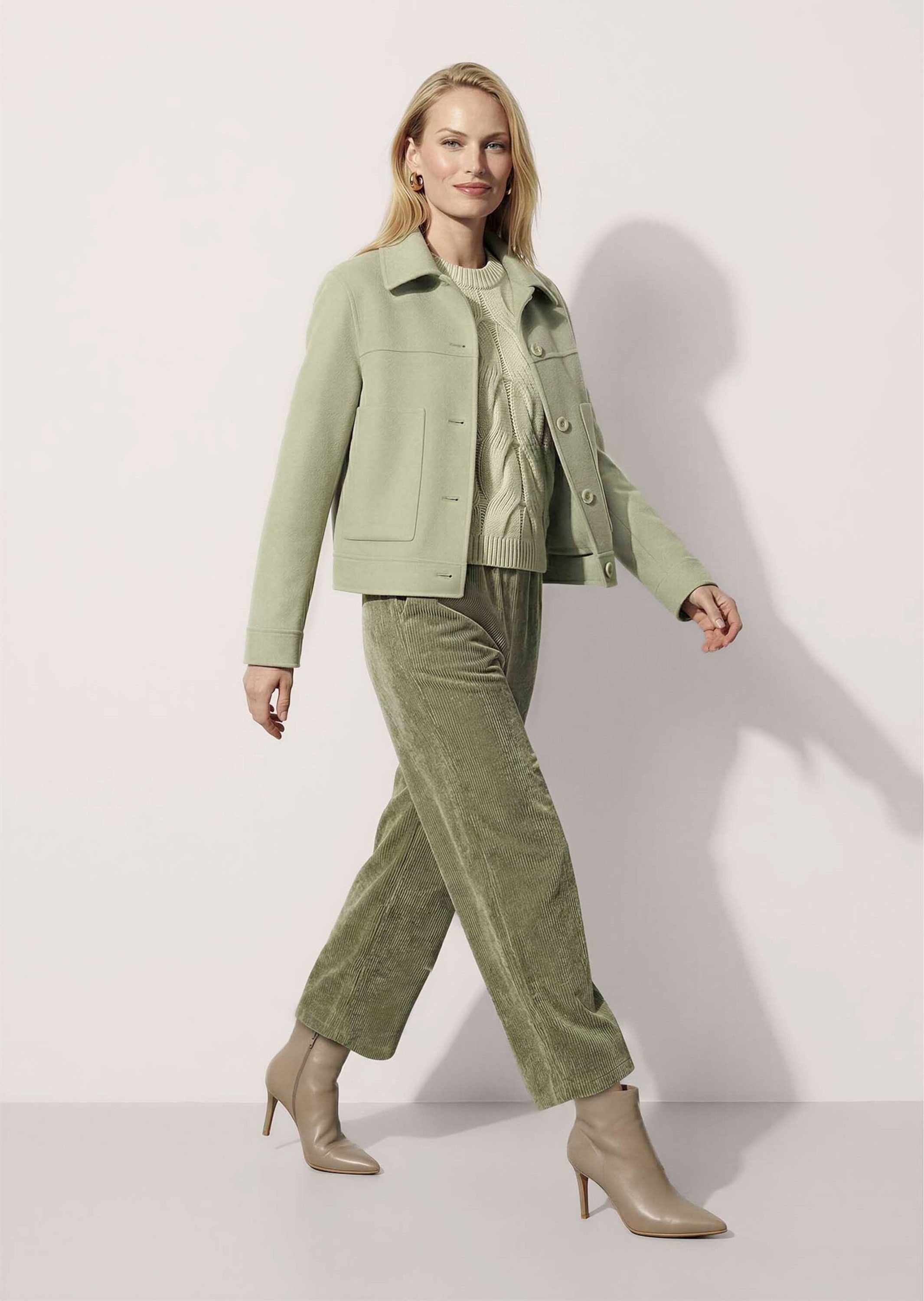 MADELEINE Outdoorjacke Kurze Wolljacke in Doubleface Kastiger Boxy-Schnitt, Hemdkragen & große Taschen
