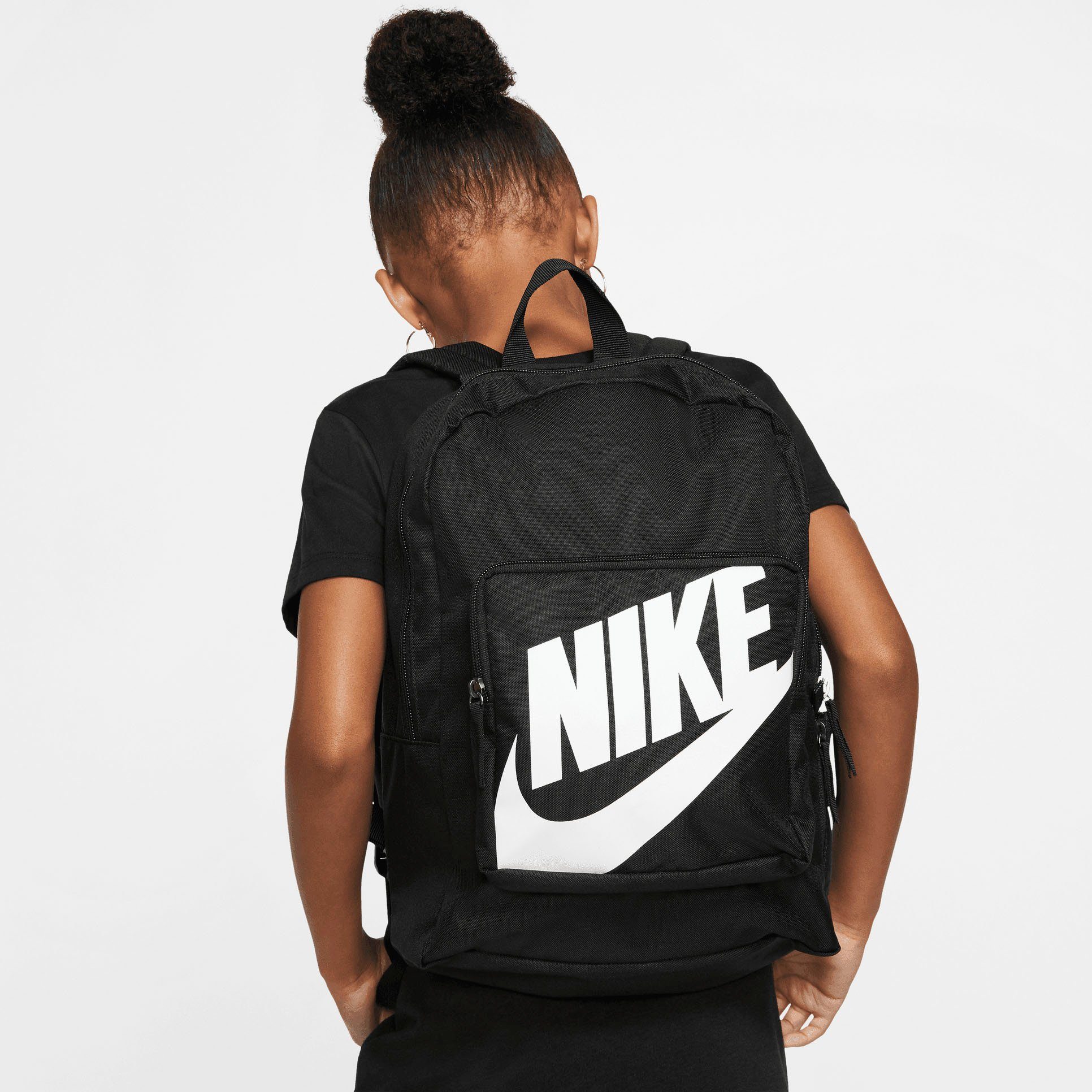 Nike Sportrucksack CLASSIC KIDS BACKPACK (16L), für Jugendliche, mit spezieller Passform für kleinere Schultern