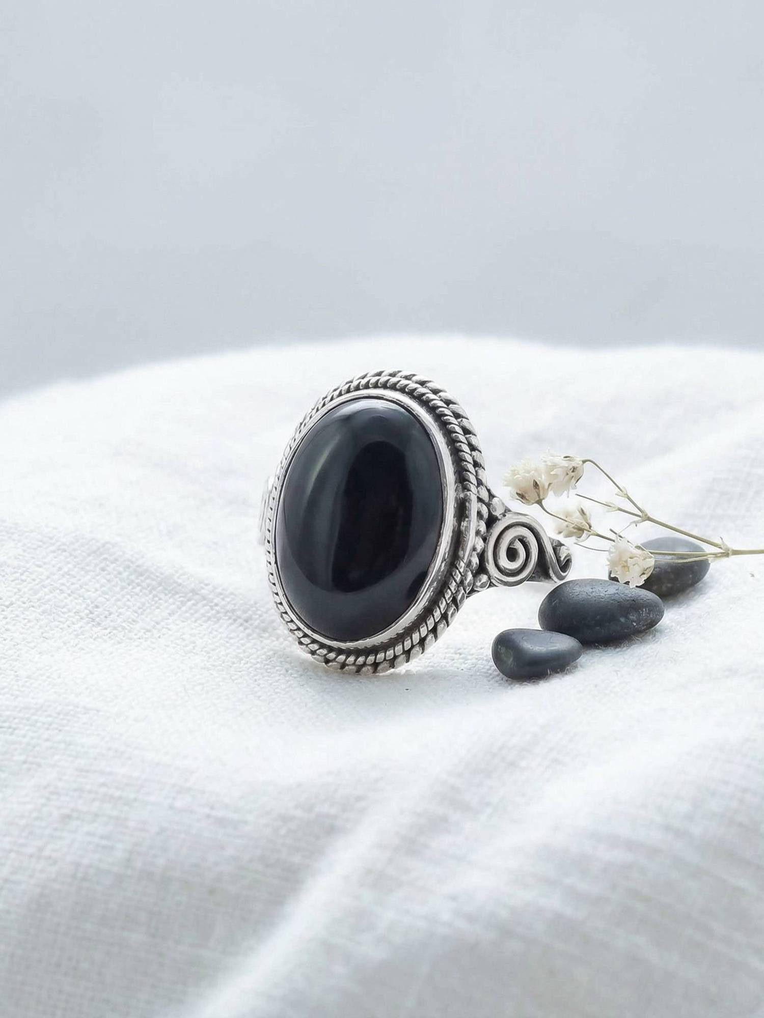mantraroma Silberring SINTA aus 925 Silber mit Onyx (Ring mit Schmuckbeutel), Damenring aus 925er Silber
