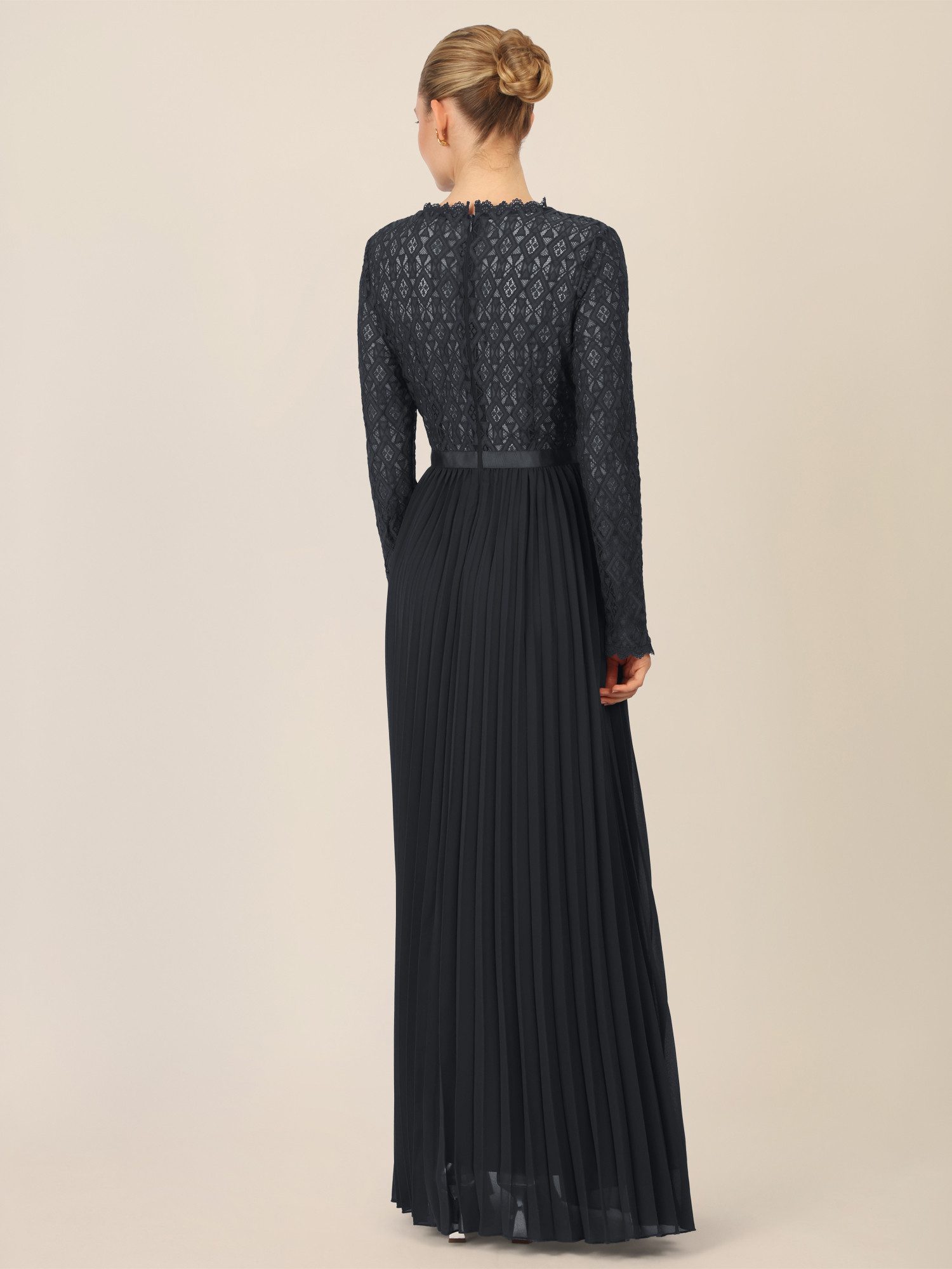 Apart Abendkleid mit Plisseerock