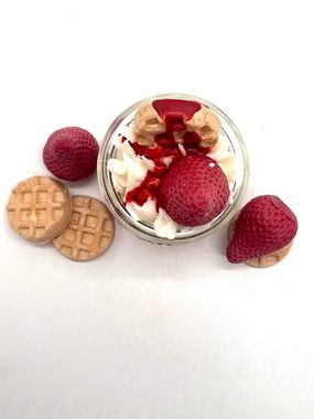 Anna & Julie Candles Duftkerze Strawberry Waffle - medium, Sojawachs, Vegan