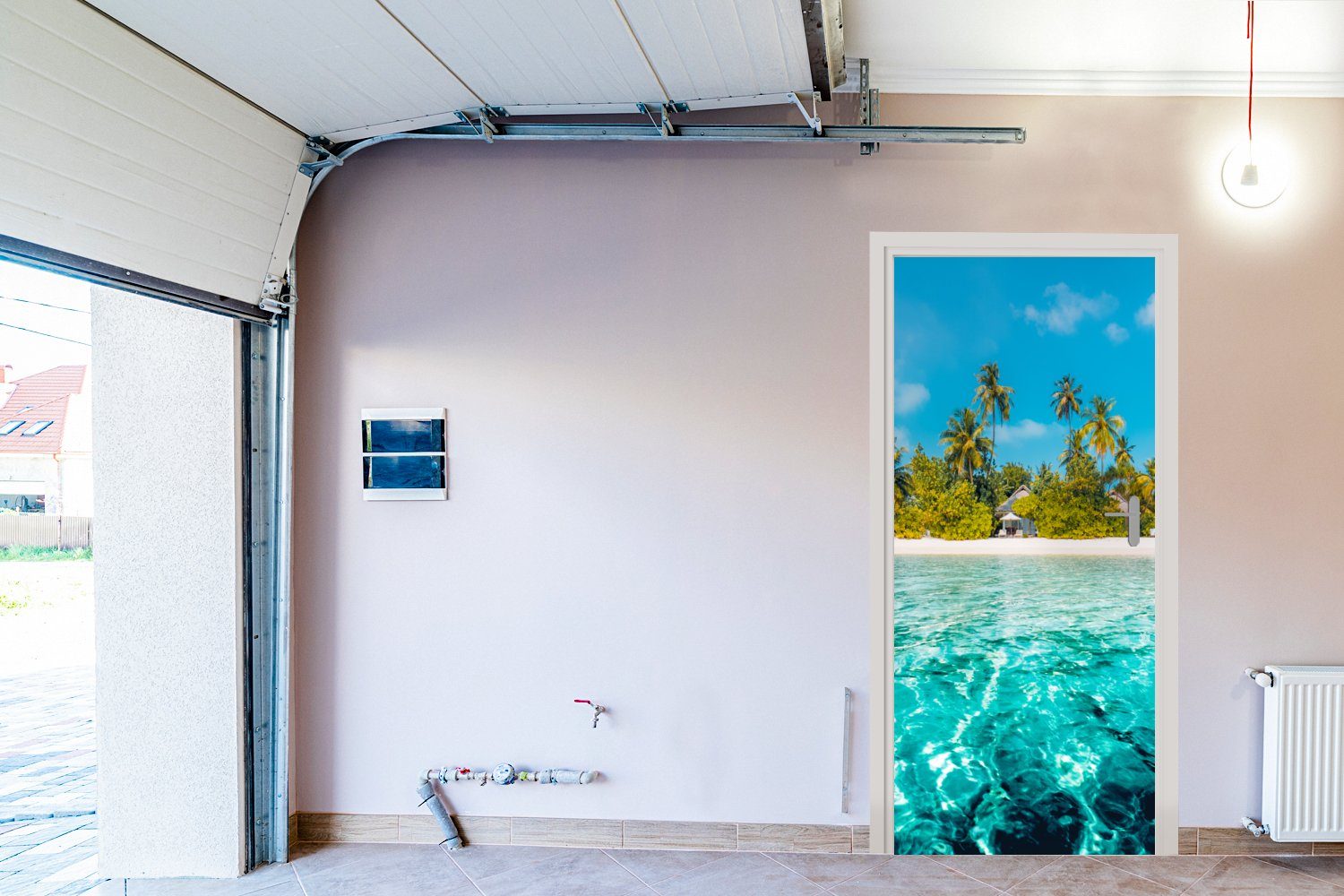 MuchoWow Türtapete Blick auf einen (1 für cm Wasser bedruckt, Matt, Türaufkleber, 75x205 St), aus, Palmen Tür, vom Fototapete Strand mit