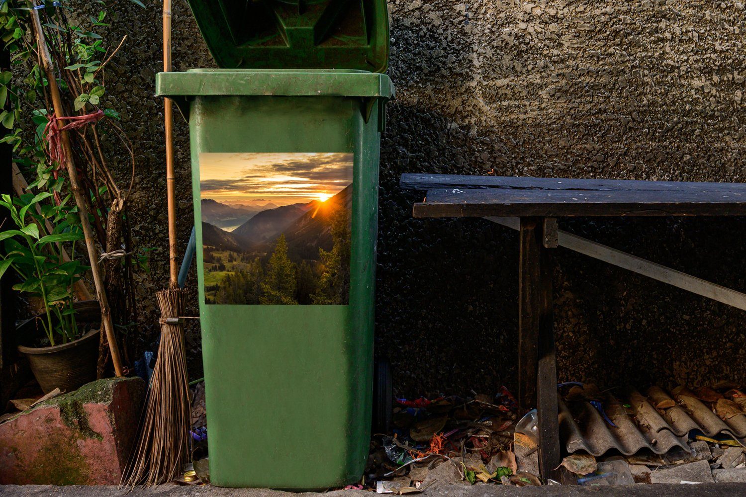 MuchoWow Wandsticker Alpen (1 St), Abfalbehälter Mülleimer-aufkleber, Sticker, Mülltonne, Berg - - Sonne Container