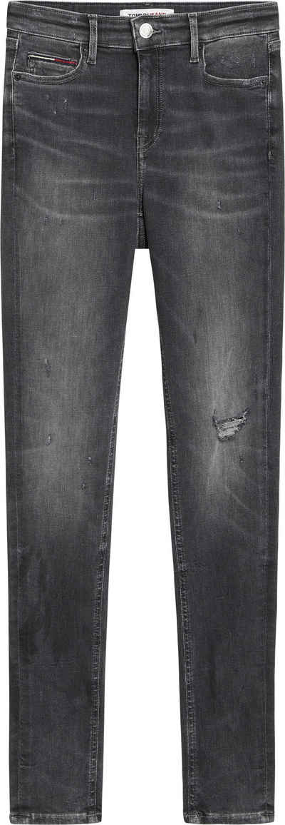 Tommy Jeans Skinny-fit-Jeans »NORA MR SKNY CE275« mit leichten Destroyed-Effekt & Tommy Jeasn Logo-Badge