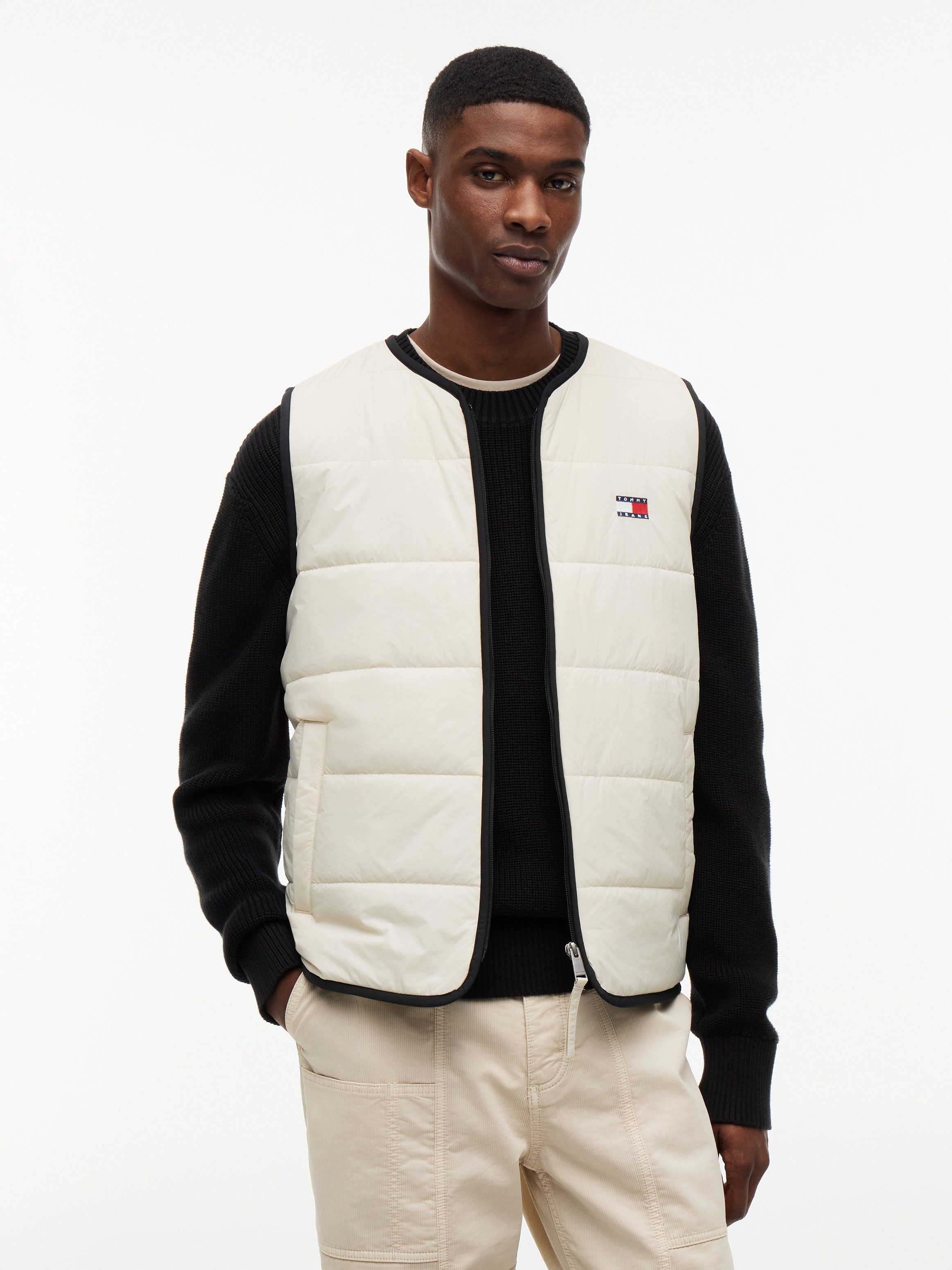 Tommy Jeans Steppweste TJM HERITAGE FLAG QUILTED Underliner Regular fit mit Rundhalsausschnitt