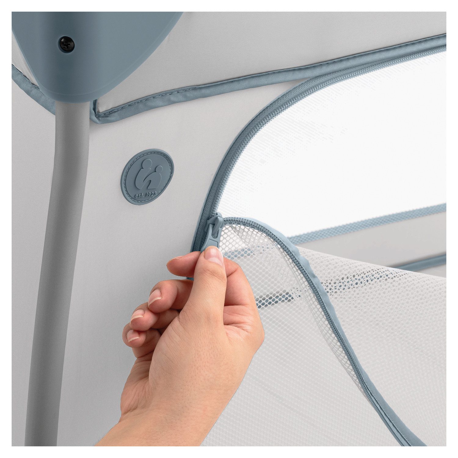 Hauck Baby-Reisebett Sleep N Play Go Plus, Dusty Blue, mit integrierten Rädern; Vorderausstieg