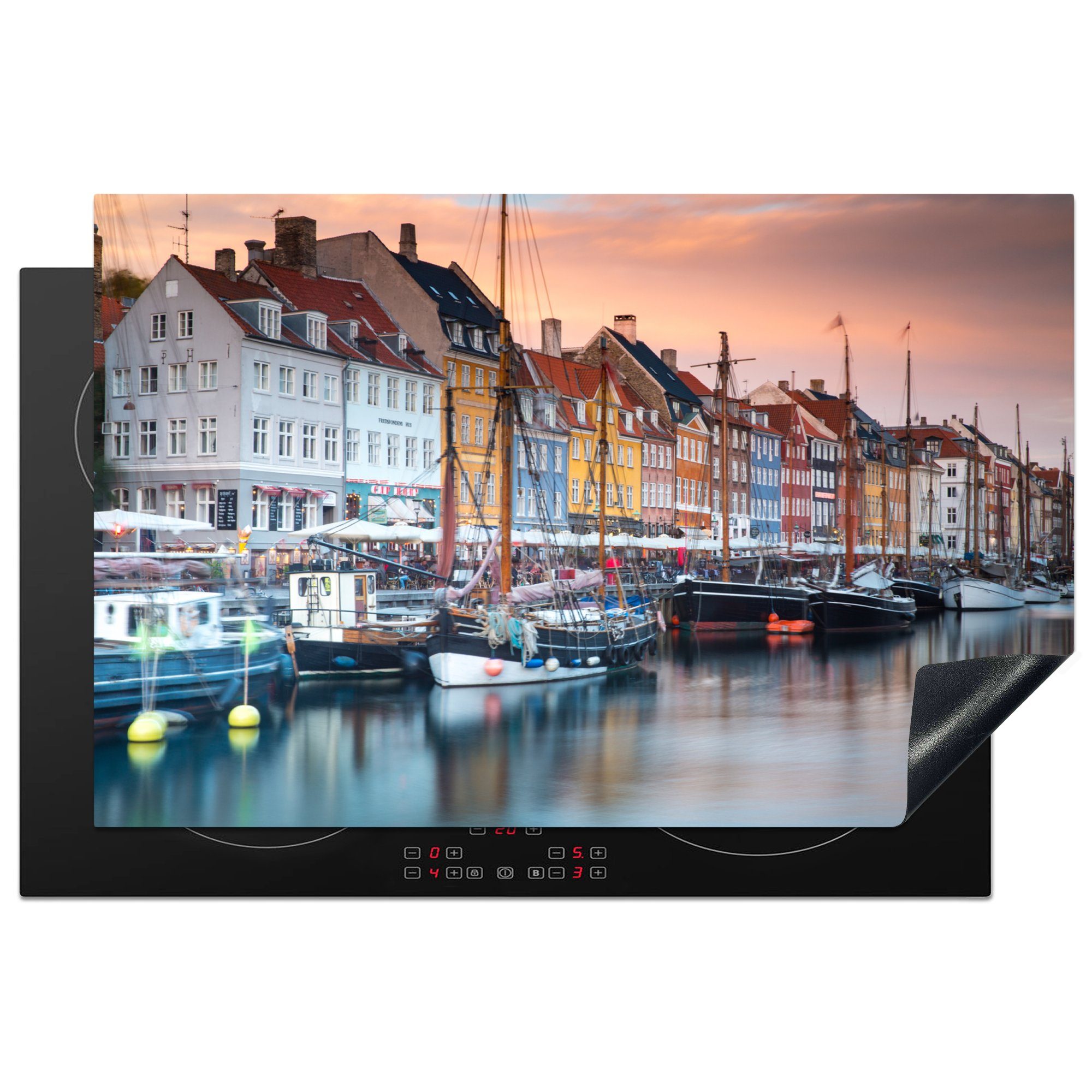 MuchoWow Herdblende-/Abdeckplatte Die Häuser in Nyhavn unter einem farbigen Himmel, Vinyl, (1 tlg), 81x52 cm, Induktionskochfeld Schutz für die küche, Ceranfeldabdeckung