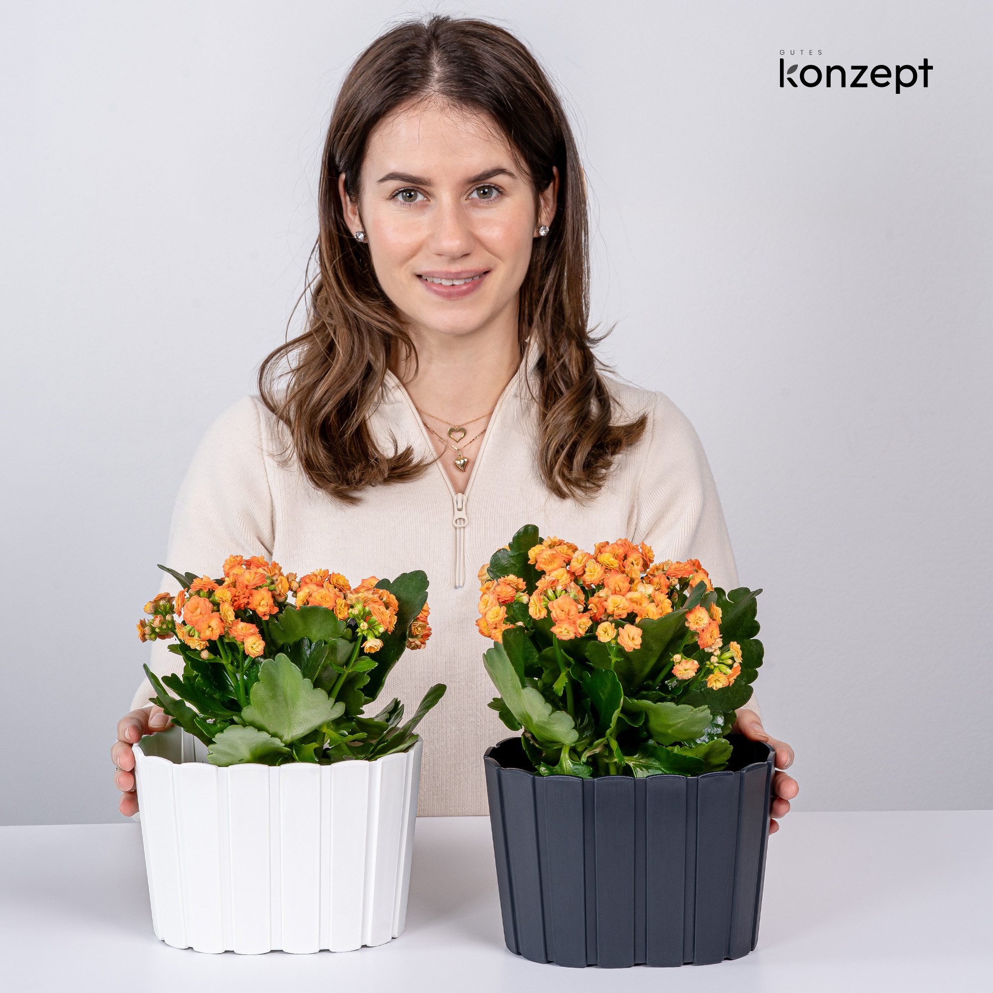 KONZEPT Blumentopf für die Wand aus robustem Kunststoff, Holzleisten-Optik, Holzleisten-Optik, matt, zum Hängen oder Stellen