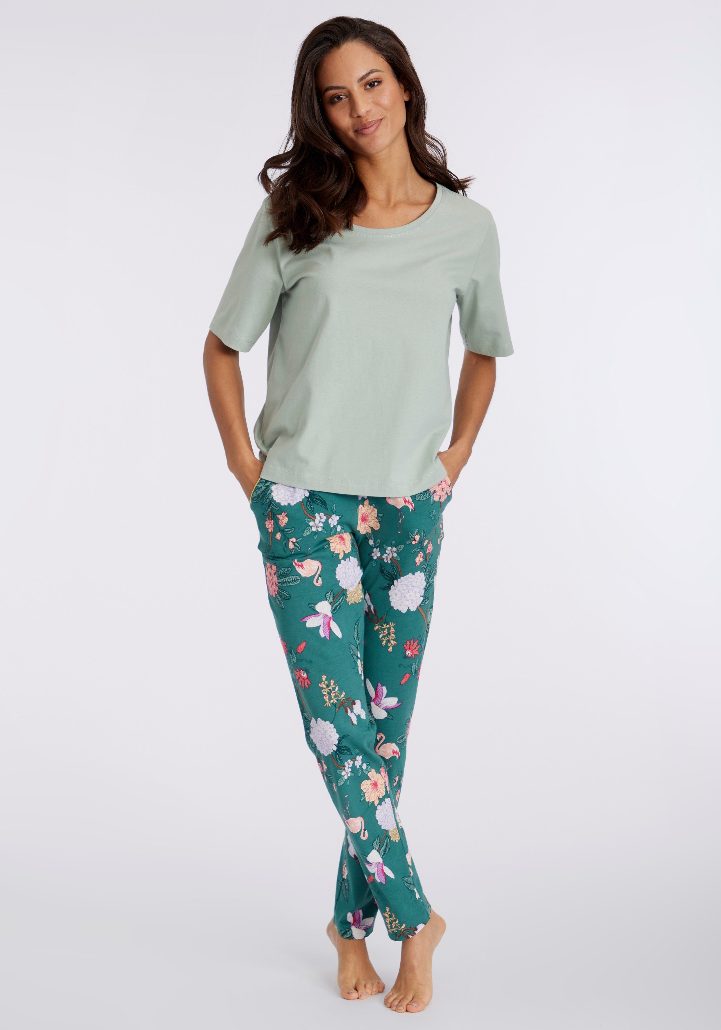 LASCANA Pyjama (2 tlg) mit elegantem Blumenmuster. € 39,99