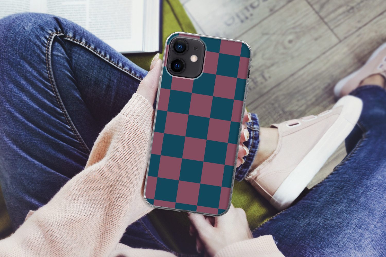 MuchoWow Handyhülle für Apple iPhone 12 Schachbrett Druck - Blau - Rot - Würfel, Smartphone-Bumper, Print, Handy Schutzhülle Dünn