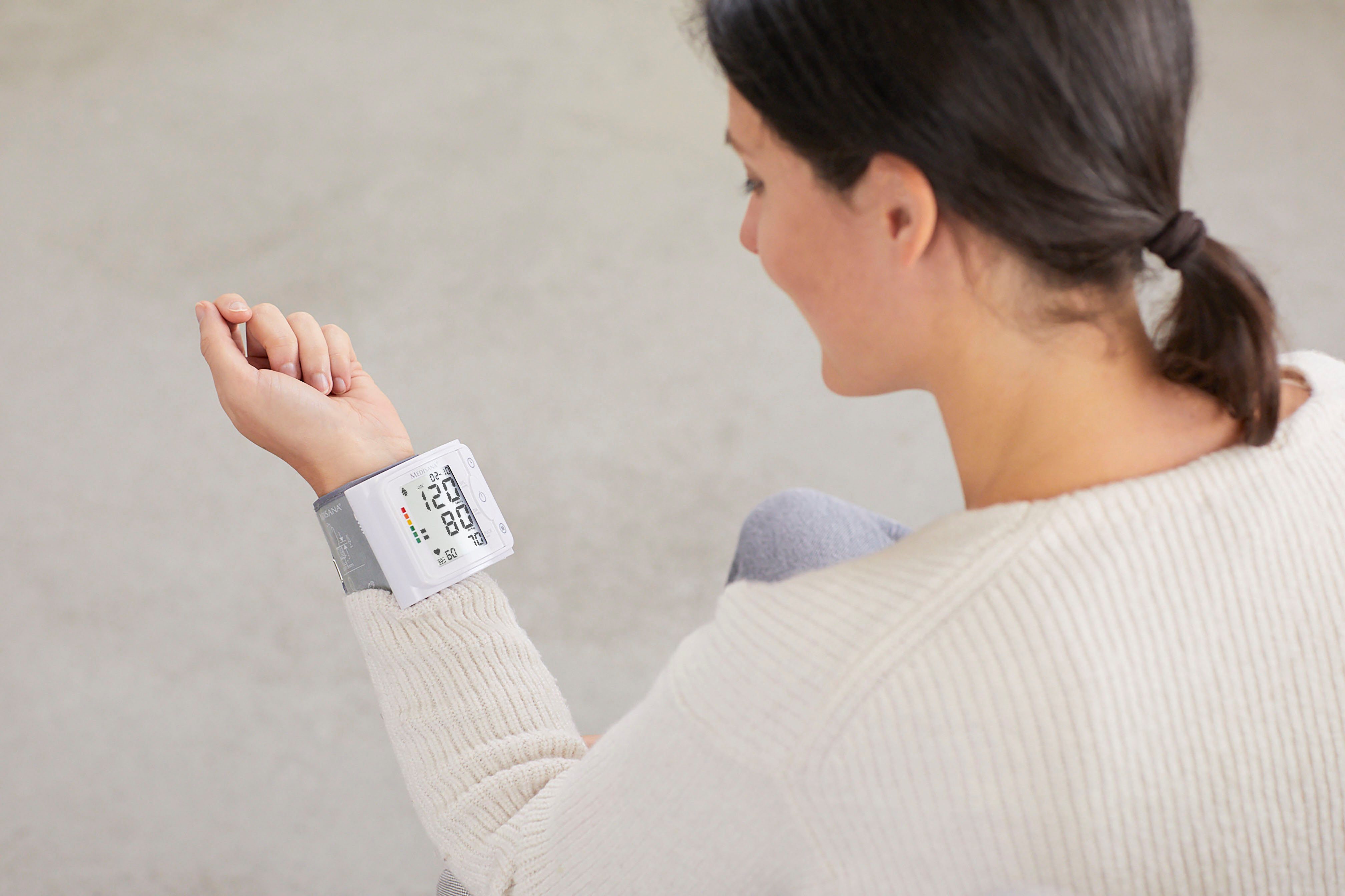 Medisana Handgelenk-Blutdruckmessgerät BW 320, Systole, Diastole, Puls, Farbskala,120 Speicherplätze für 2 Benutzer