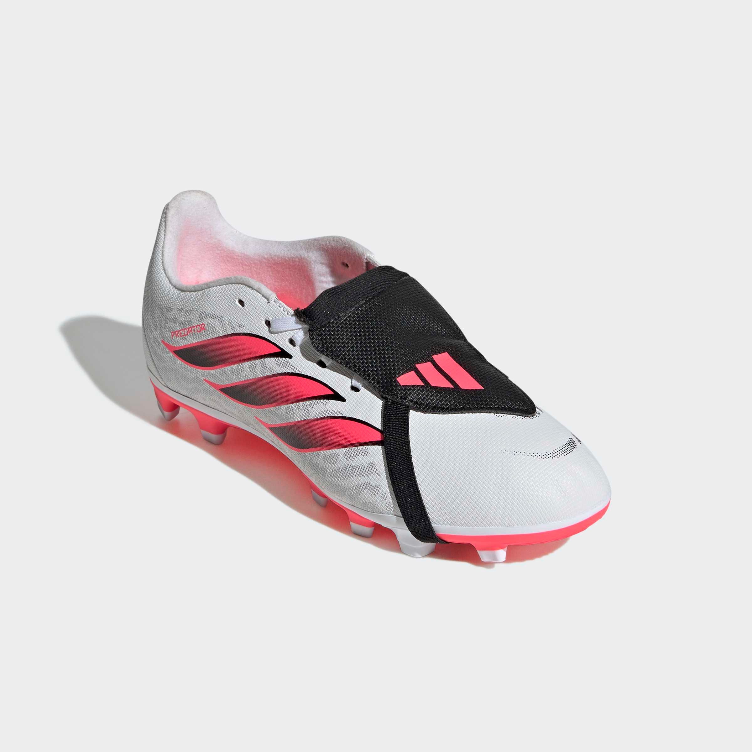 adidas Performance PREDATOR CLUB KIDS, FESTE BÖDEN/GEMISCHTE BÖDEN, UMSCHLAGBARE ZUNGE Fußballschuh für viele verschiedene Böden geeignet, für Jugendliche & Kinder